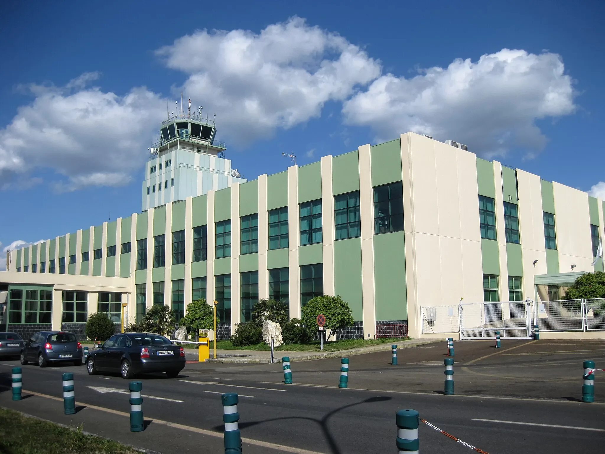 Photo showing: Antiga terminal do aeroporto de Lavacolla.