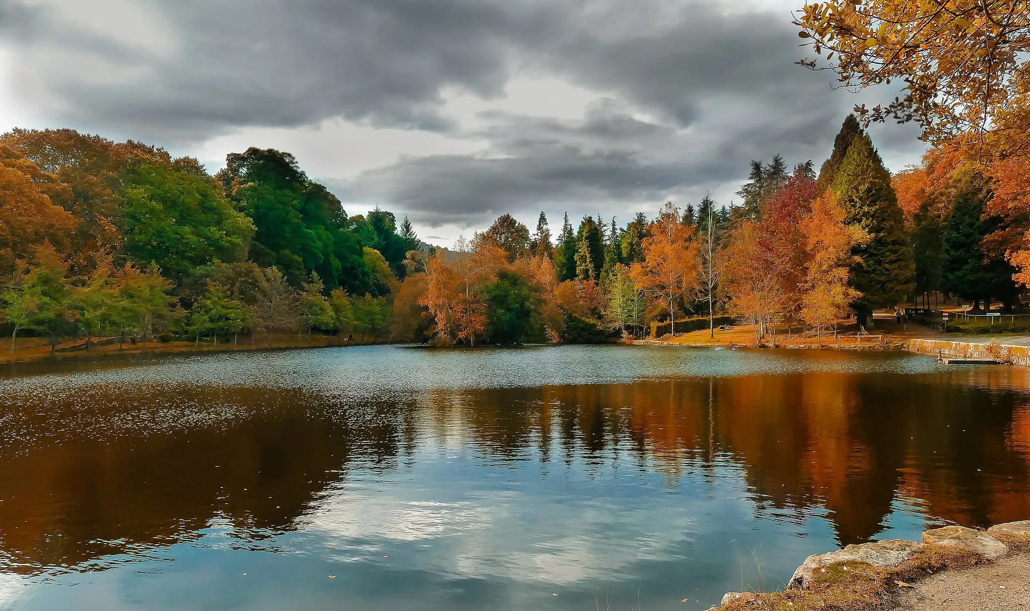 Photo showing: Lago Castiñeiras, cerca de Marín (Galicia, España)