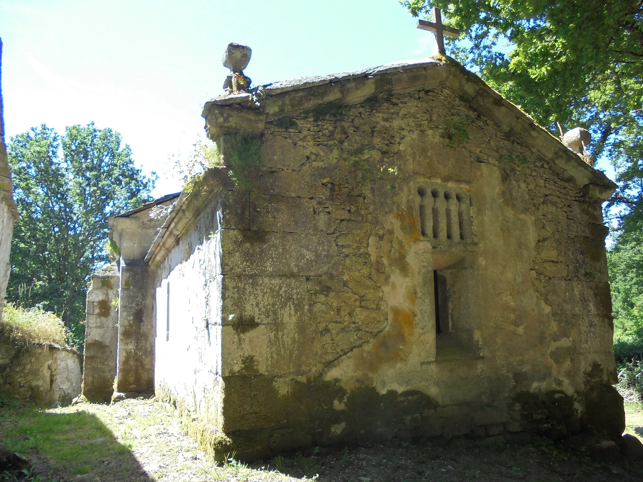 Photo showing: Parte posterior da igrexa de Soutomerille