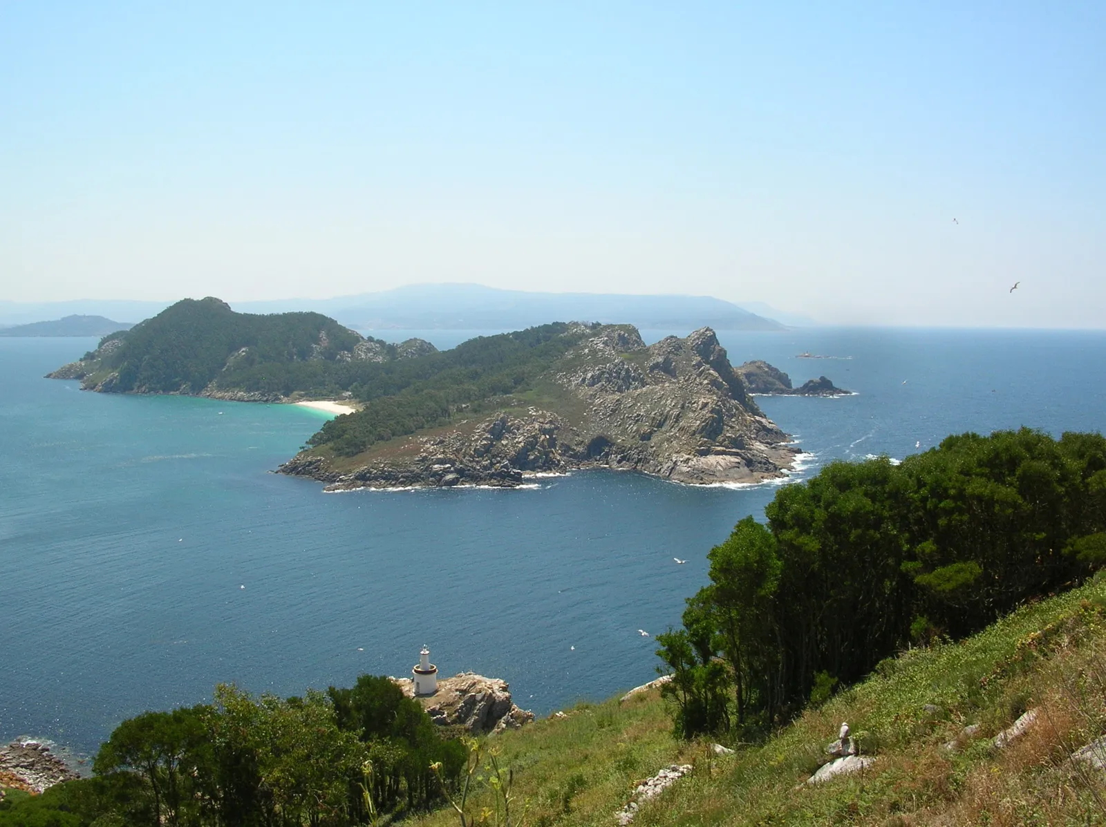 Photo showing: Panorámica de la isla Sur de las Cíes desde la isla do faro.