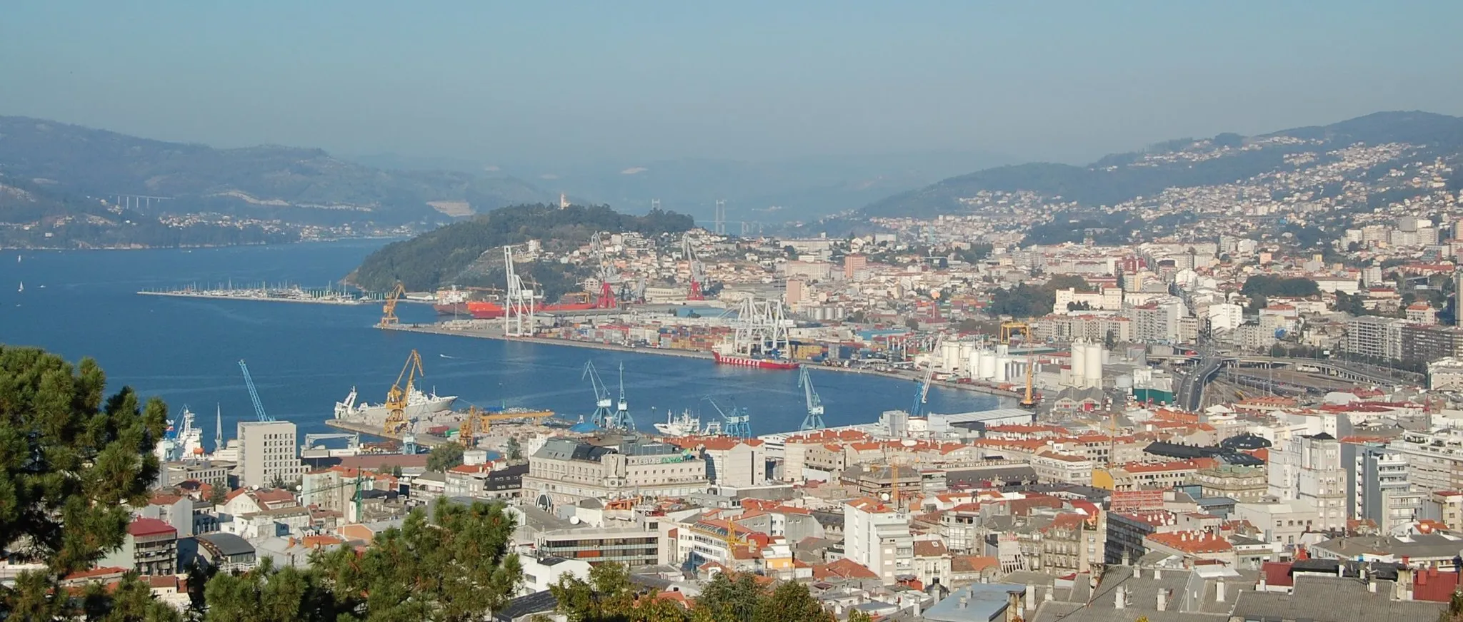 Photo showing: A área central e portuária de Vigo.