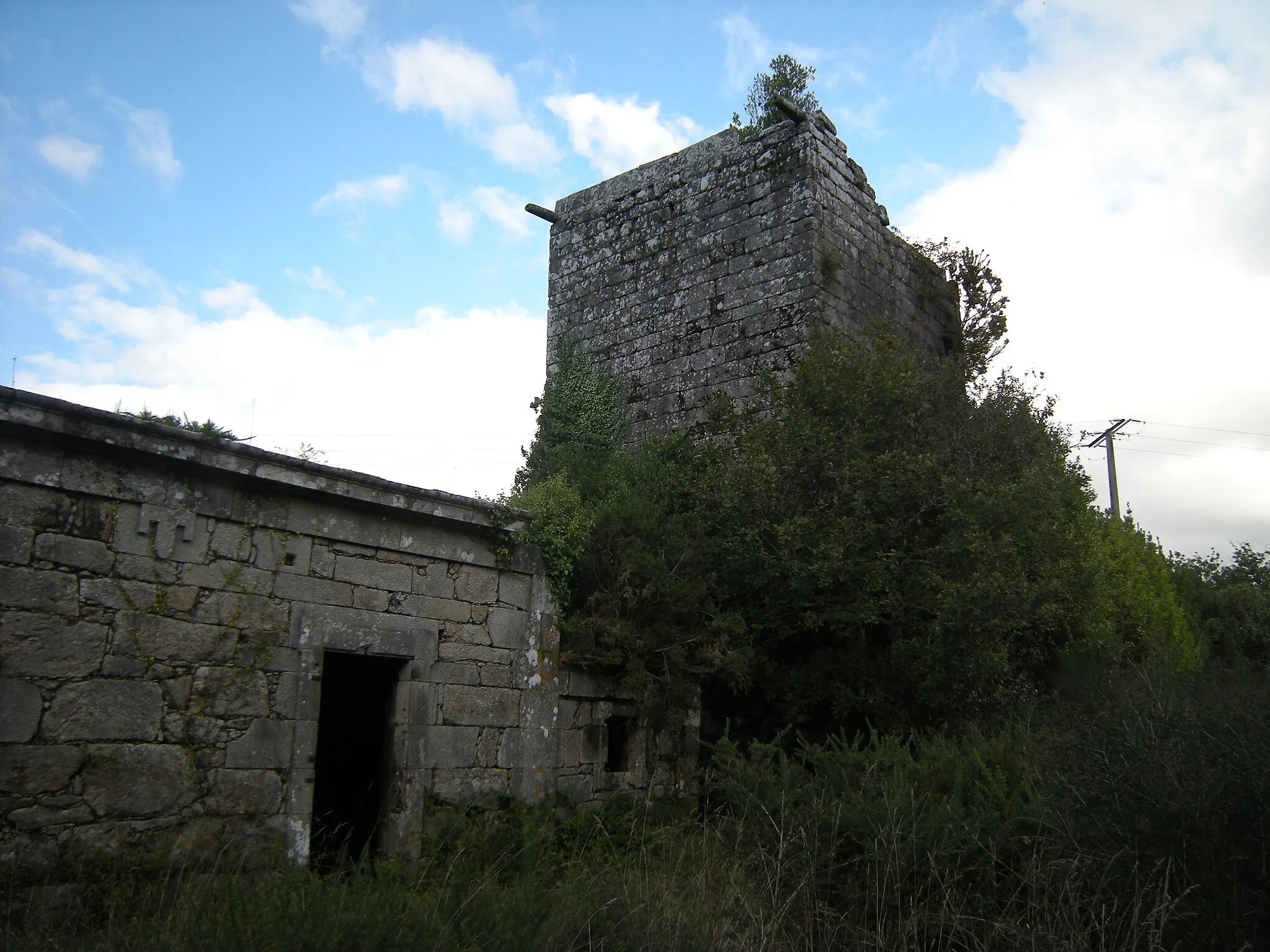 Photo showing: Torre de Guimarei. En Guimarei, A Estrada.

This is a photo of a monument indexed in the Spanish heritage register of Bienes de Interés Cultural under the reference RI-51-0008963.
