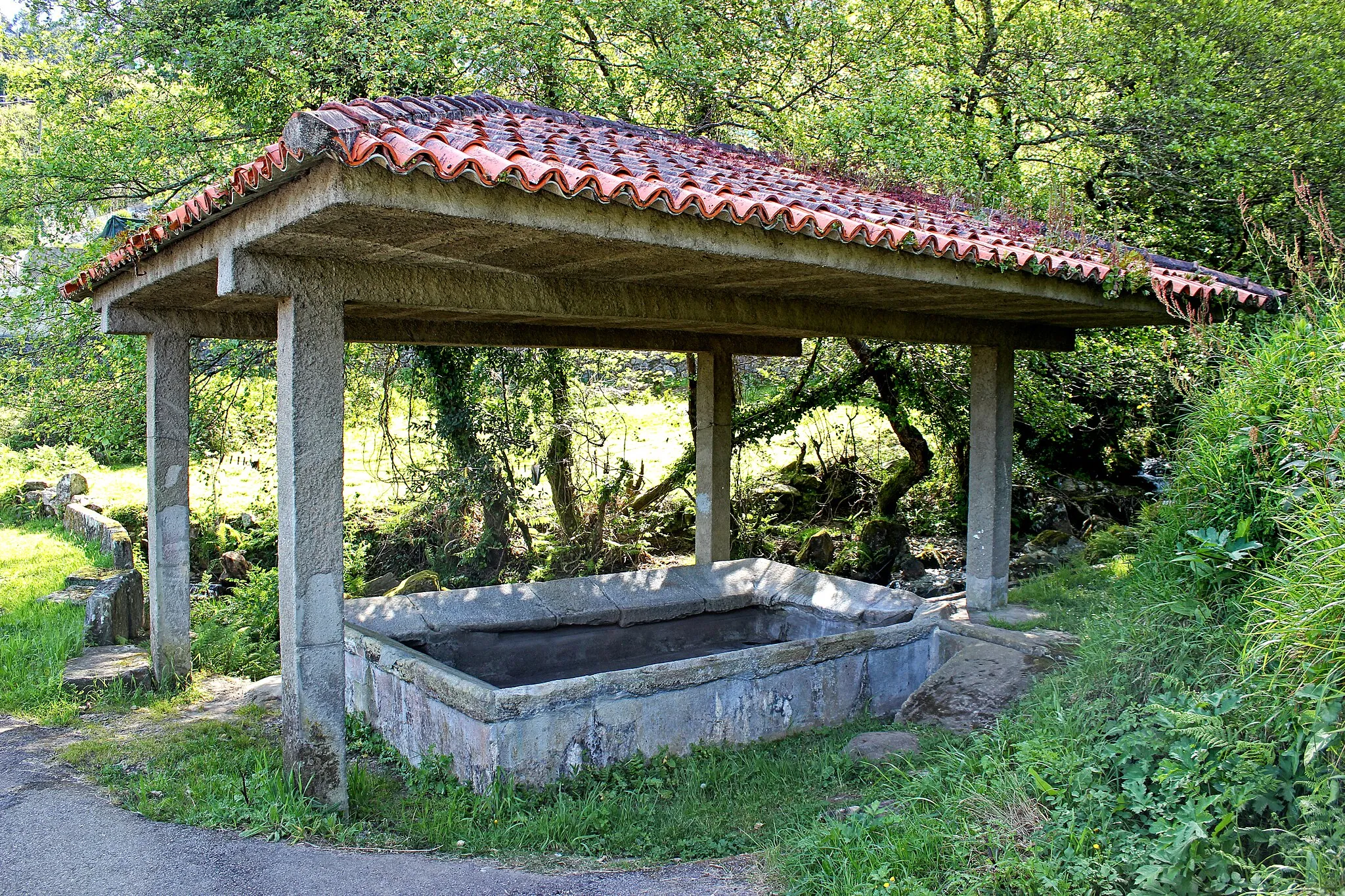 Photo showing: Lavadoiro da Troncosa, no concello de Marín.