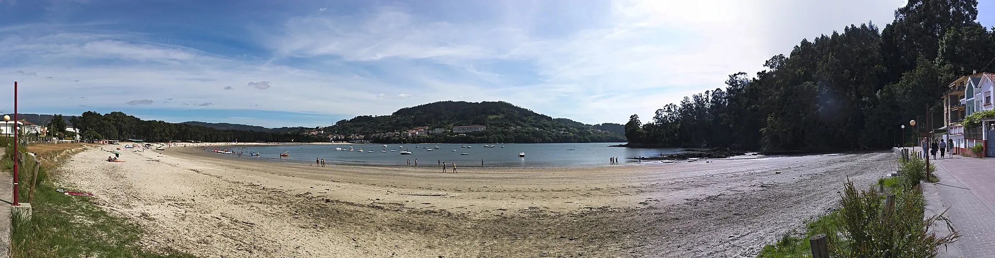 Photo showing: Beach of Cabanas, Galicia, Spain.