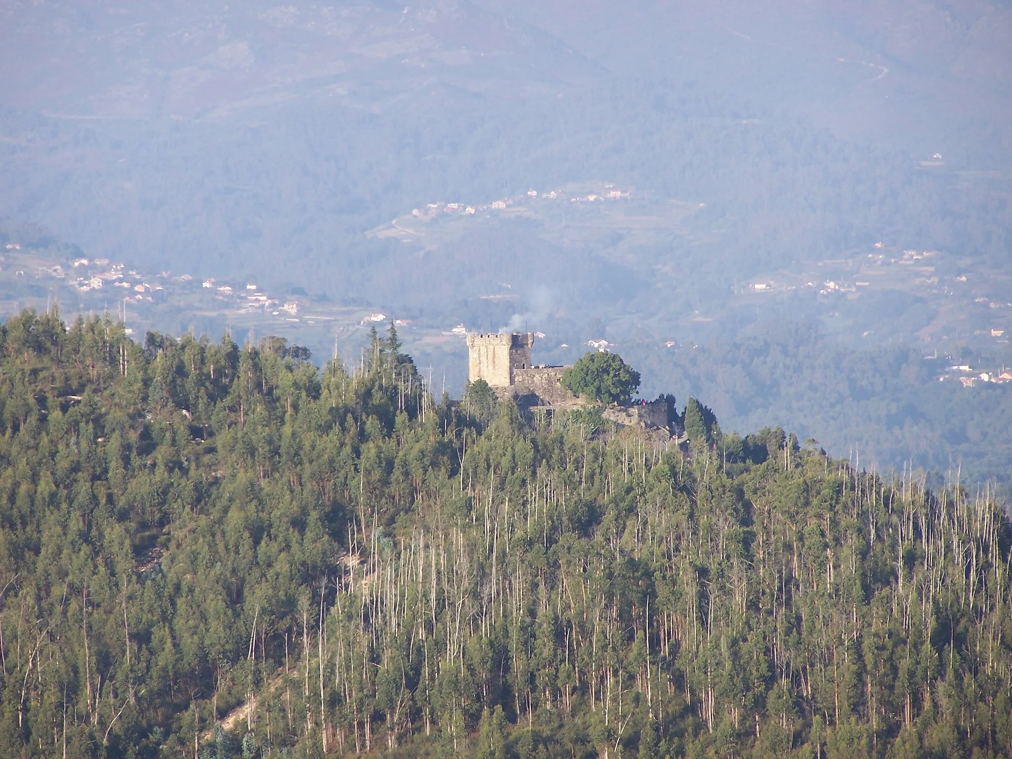 Photo showing: Vista del castillo de Sobroso desde A Picaraña. Mondariz