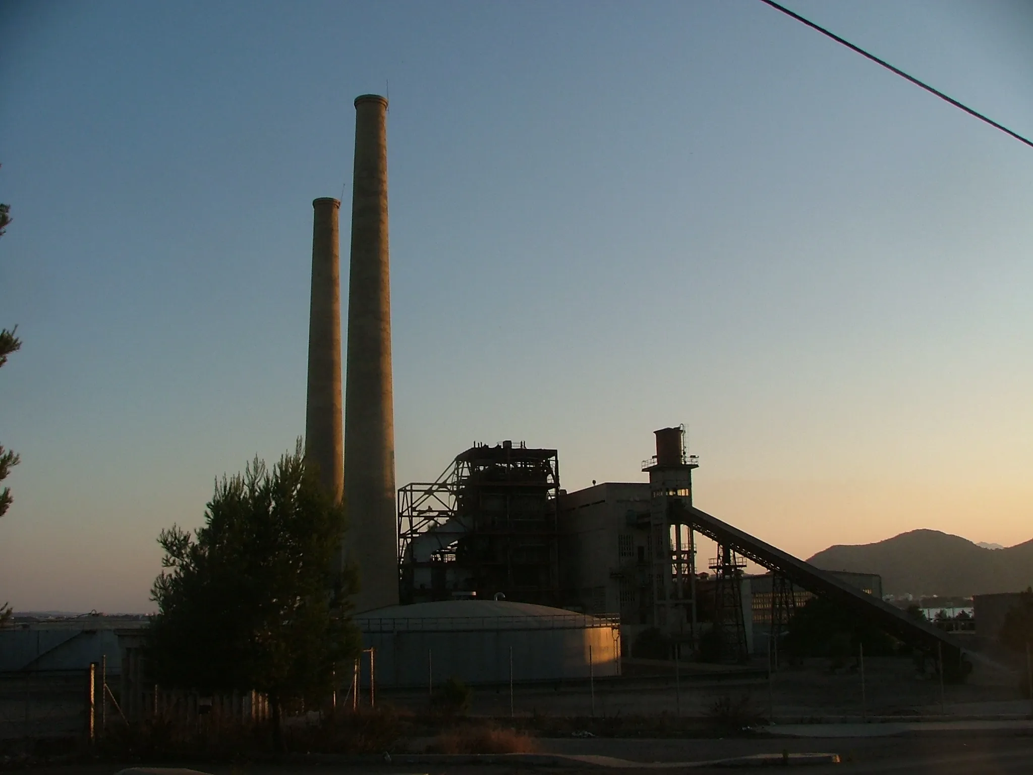 Photo showing: Old coal powerplant near Port of Alcudia, Mallorca, Spain