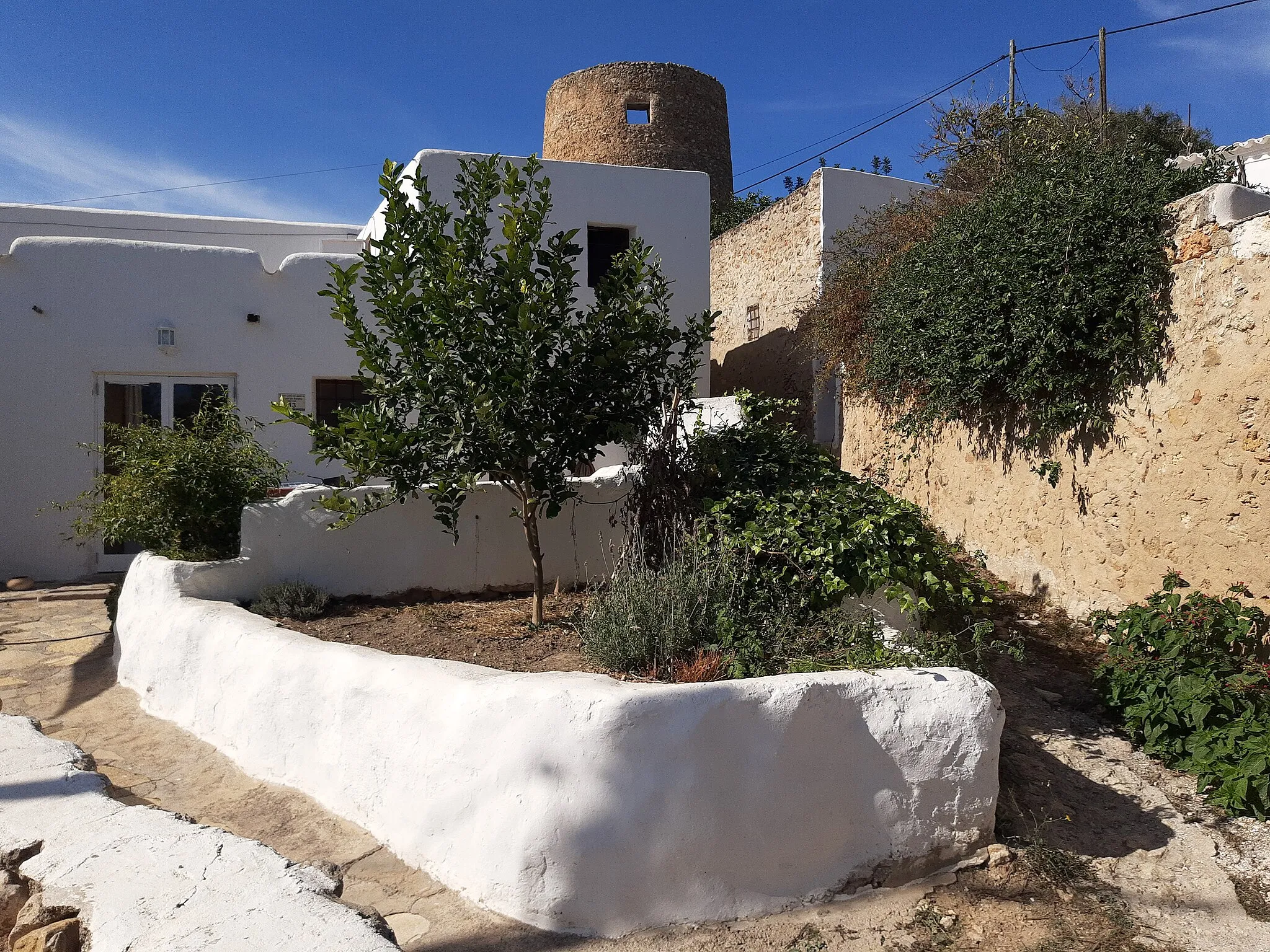 Photo showing: Garden and tower, Balàfia, Ibiza