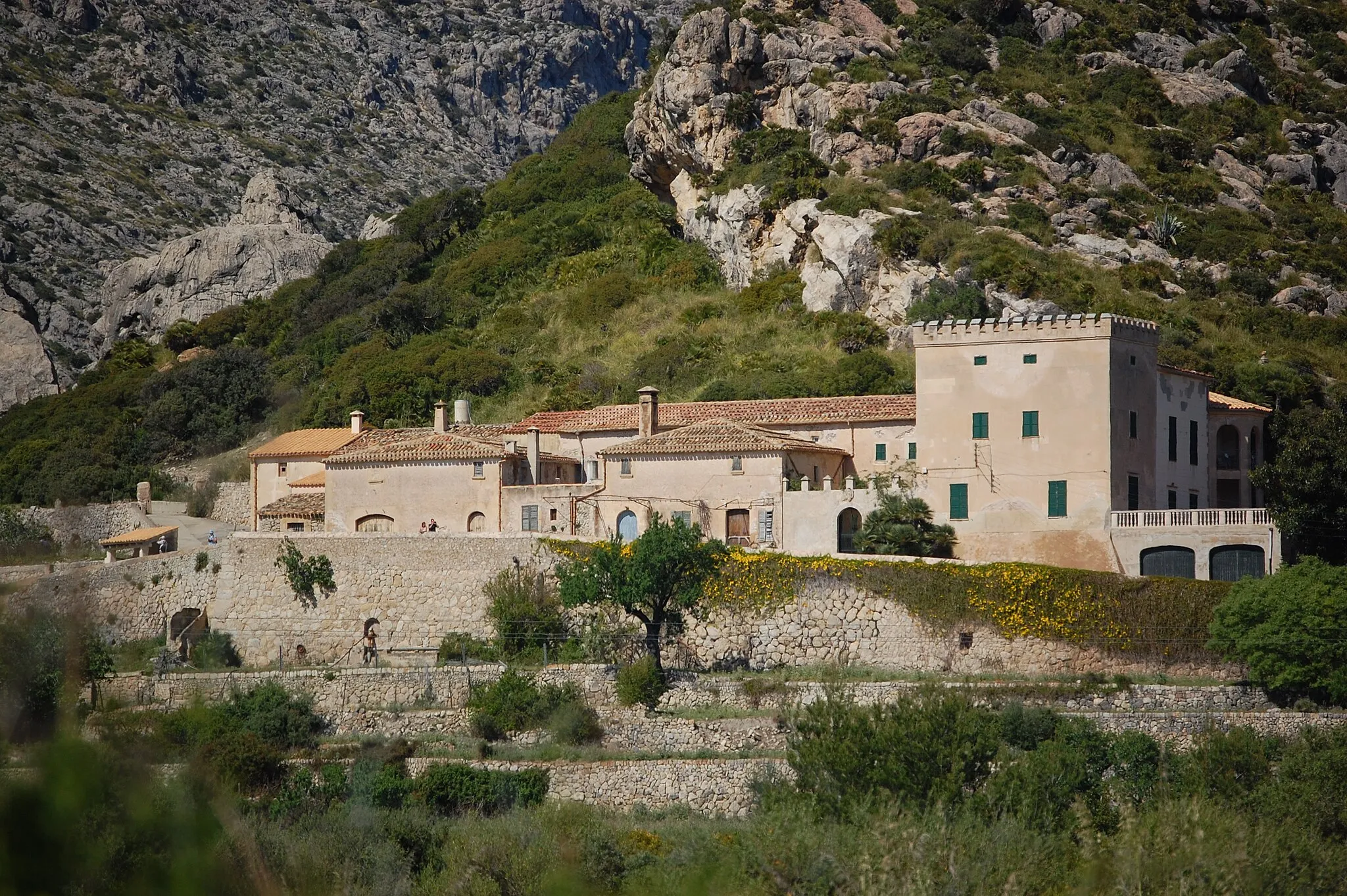 Photo showing: Finca Boquer, a finca (farmhouse) at Port de Pollença, Majorca. It sits at the inland end of the Boquer Valley.