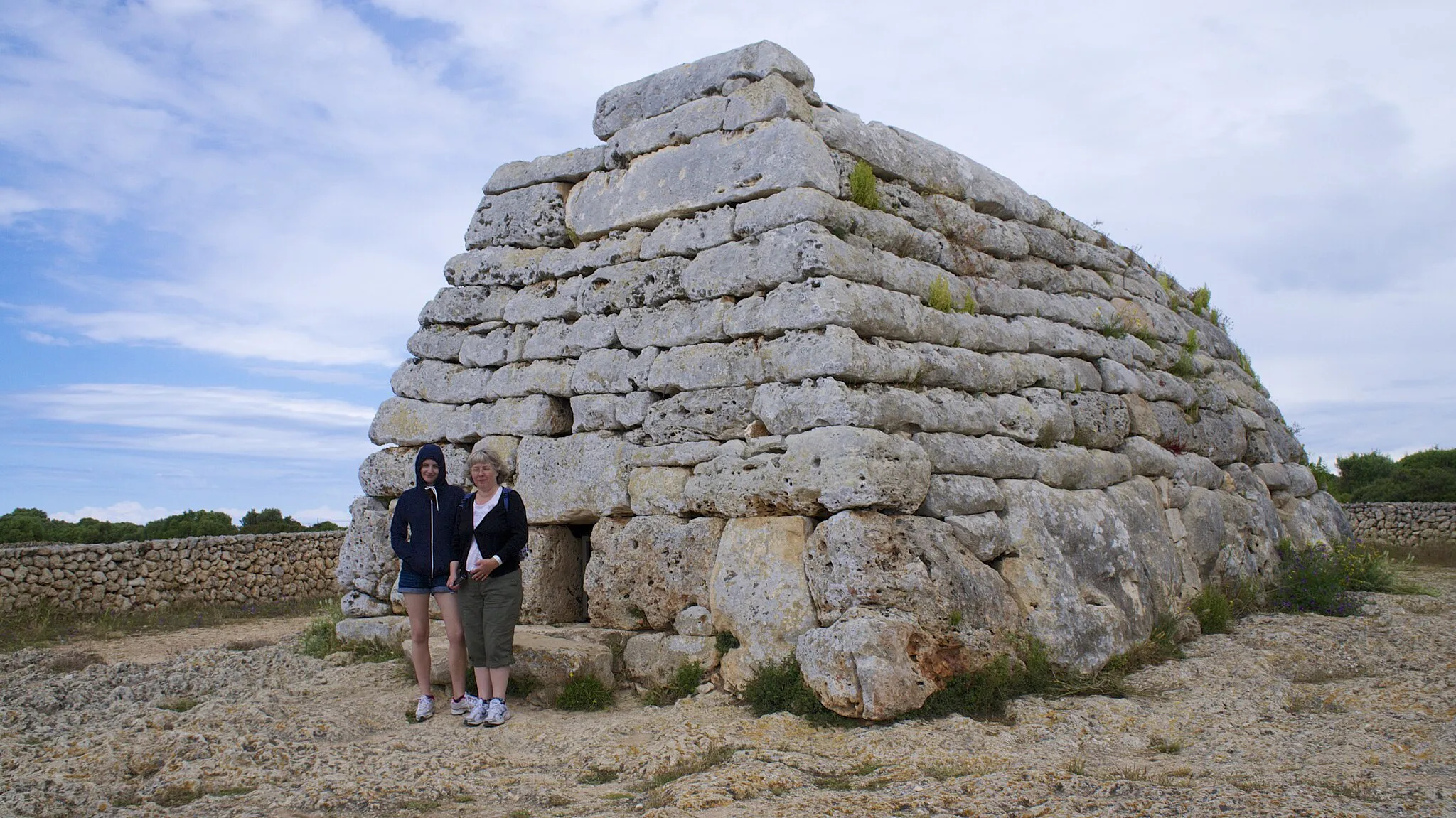 Photo showing: Naveta Des Tudons. Bronze Age burial mound