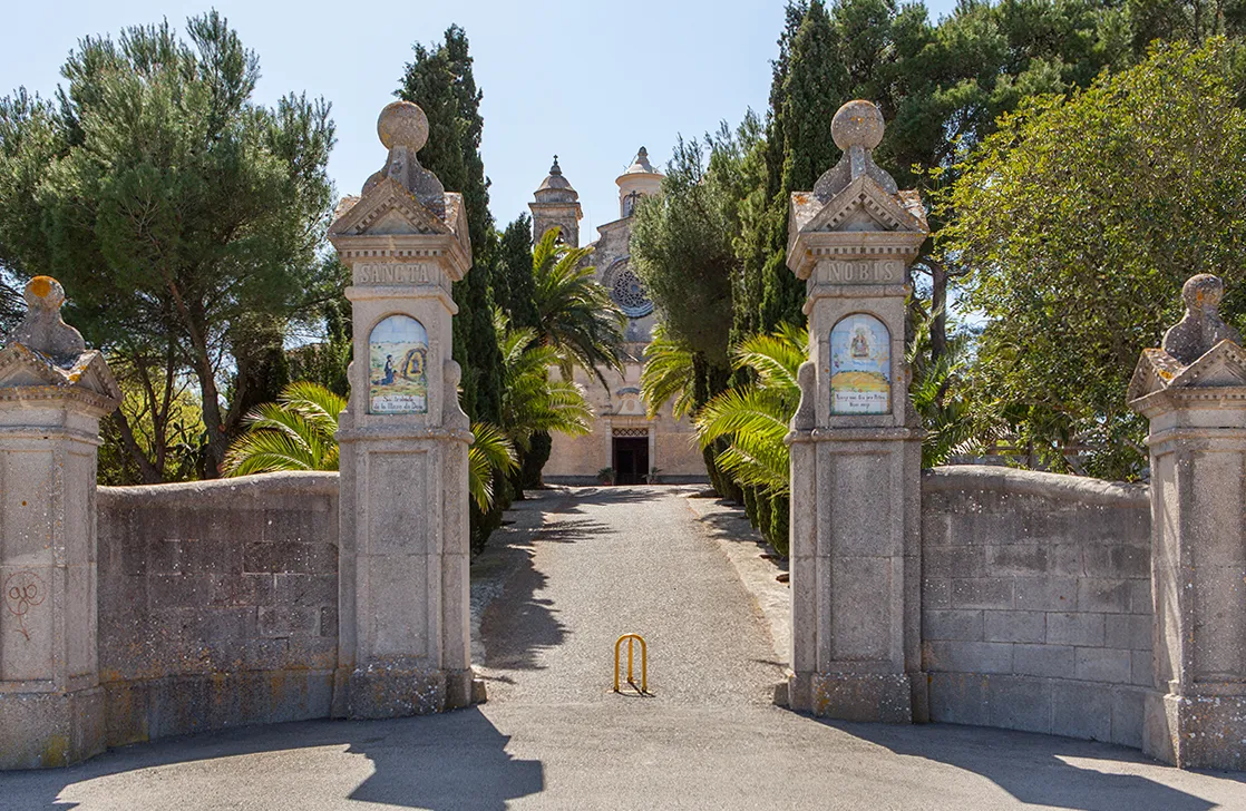 Photo showing: Monastery Santuari de la Mare de Déu de Bonany, near Petra (Mallorca)