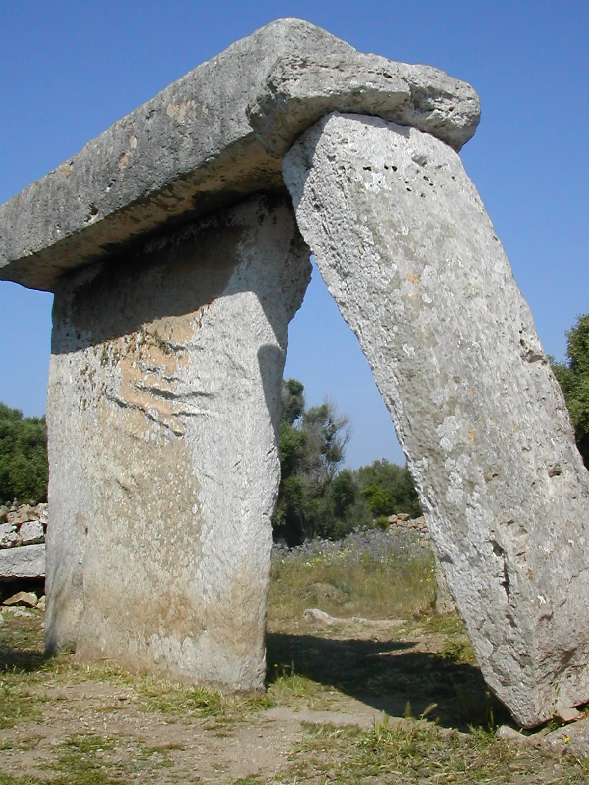 Photo showing: This is a taula from the archaeological site Talatì de Dalt. The site is about 4km west of Maó on the island of Menorca.