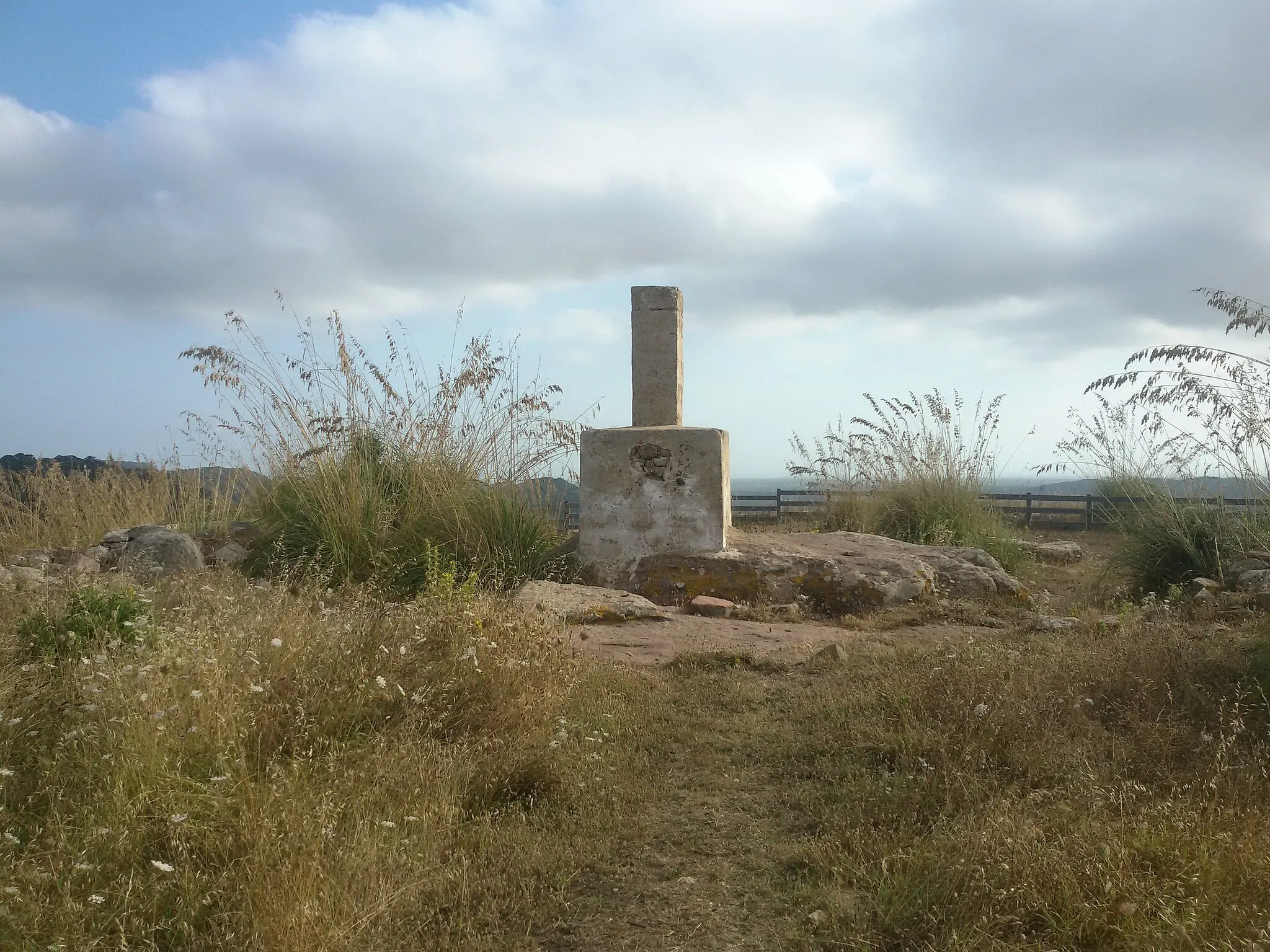 Photo showing: Vértice geodésico del Castillo de Santa Agueda, Ferrerias, Menorca, Islas Baleares, España