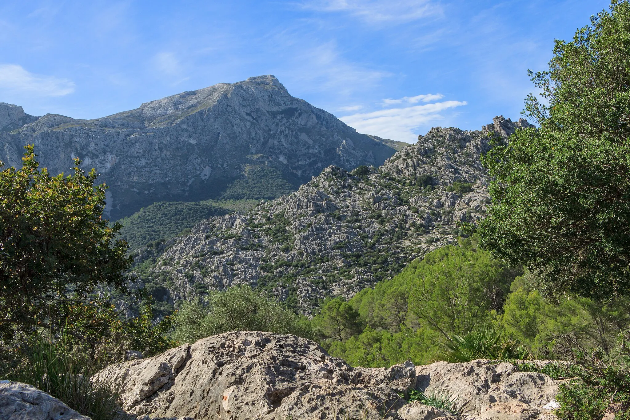 Photo showing: Serra d'es Taix north of Caimari, Escorca, Majorca, Spain.