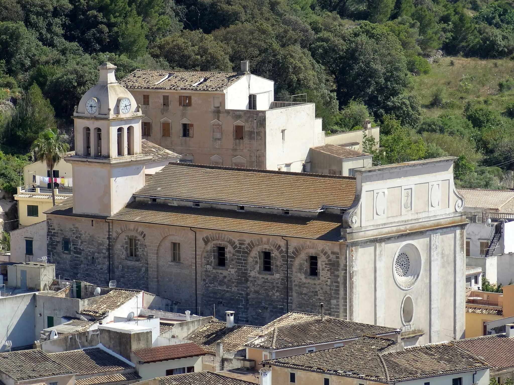 Photo showing: Blick vom Castell de Capdepera auf die Kirche Sant Bartomeu, Gemeinde Capdepera, Mallorca, Spanien