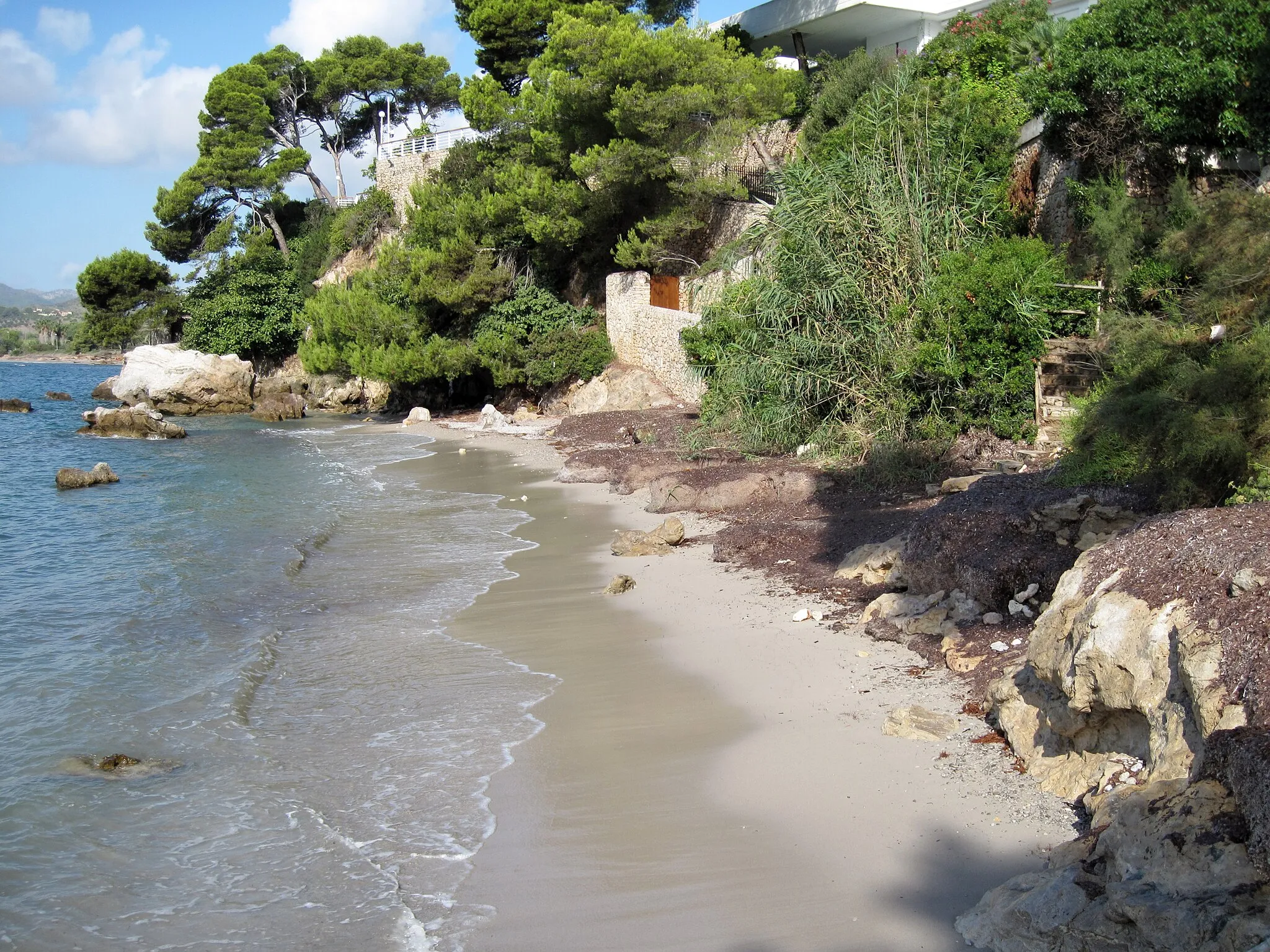 Photo showing: Platja des Rajolí, kleiner Strand an der Küste der Gemeinde Son Servera, Mallorca, Spanien