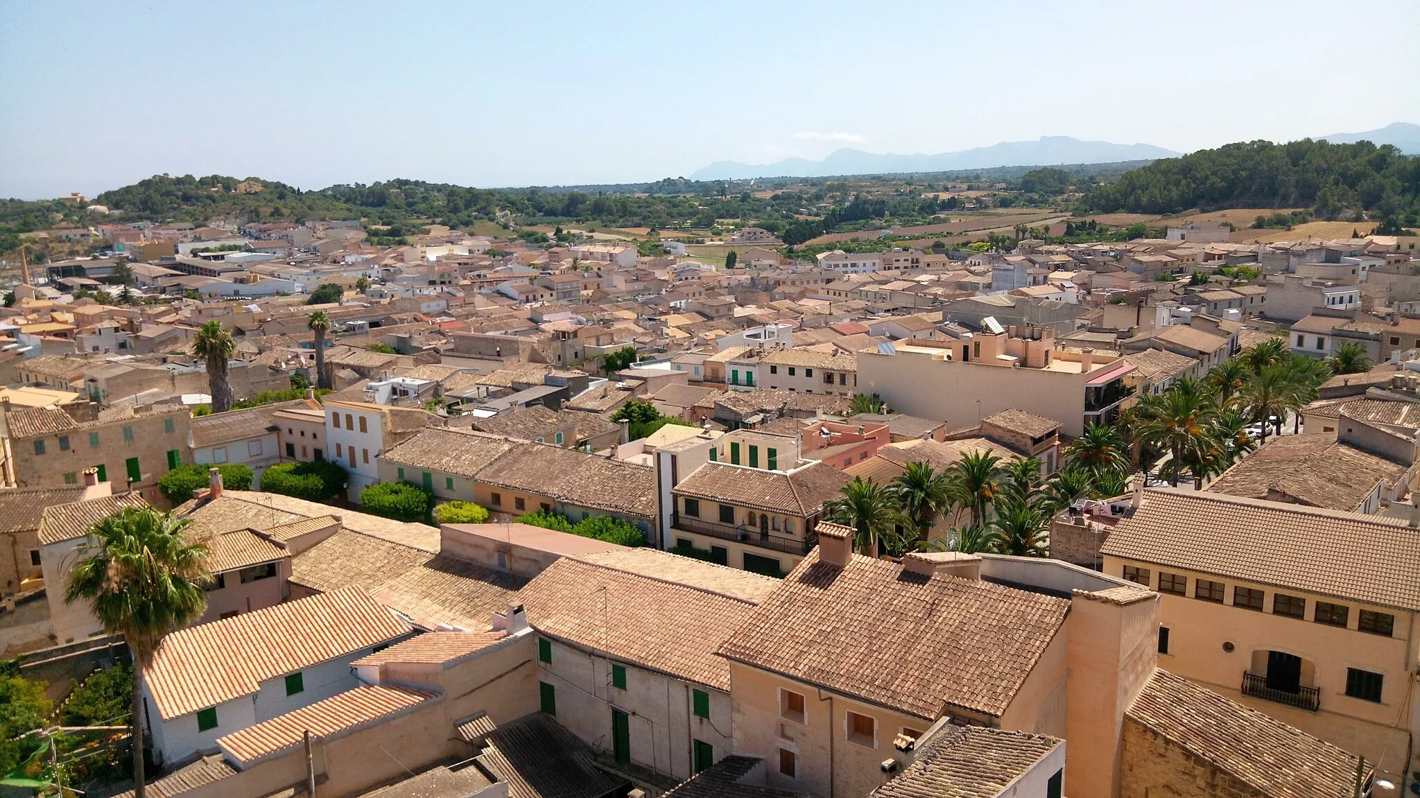 Photo showing: La vila de Santa Margalida vista de dalt de l'església.
