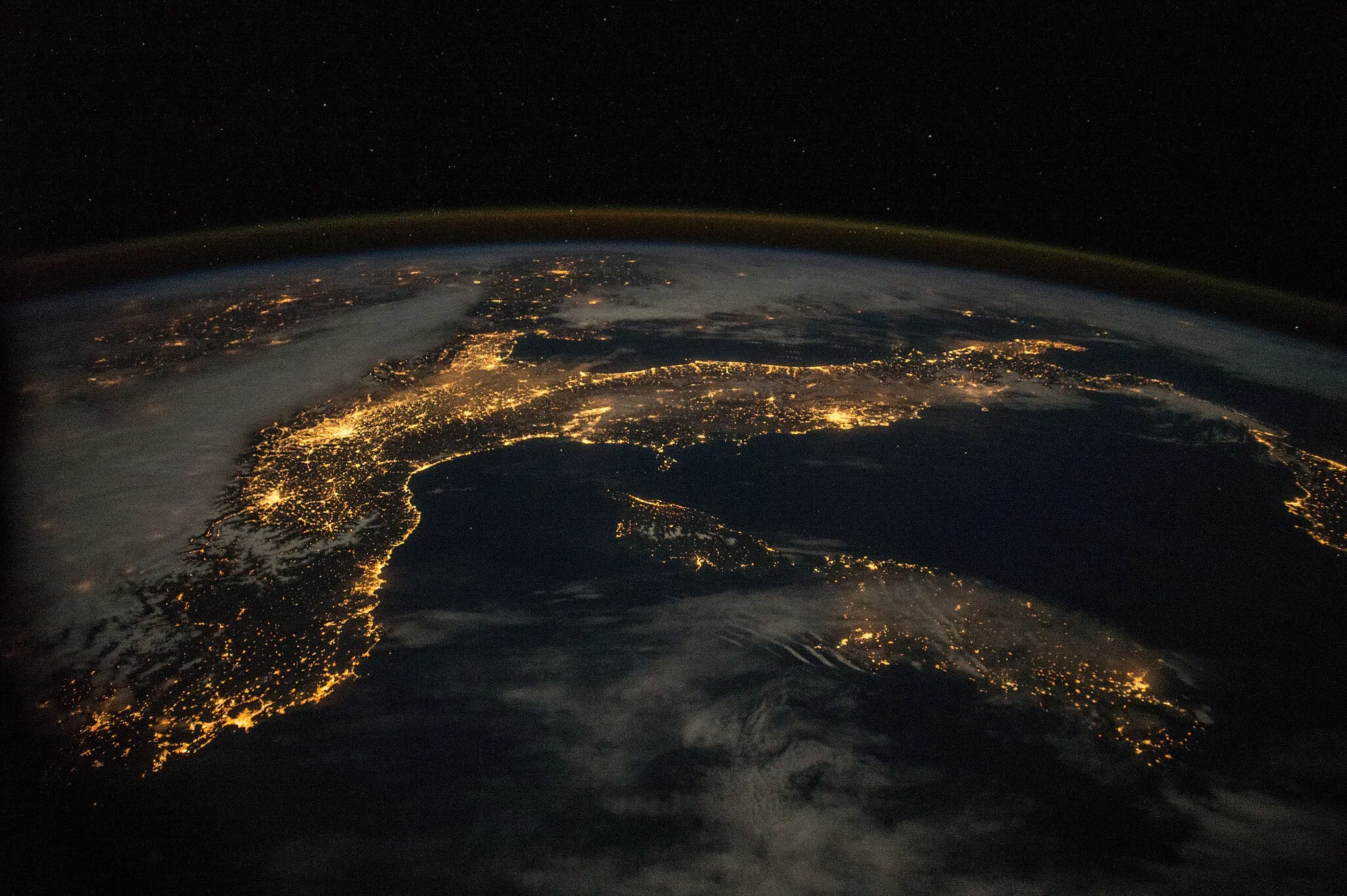 Photo showing: View of Earth taken during ISS Expedition 43.