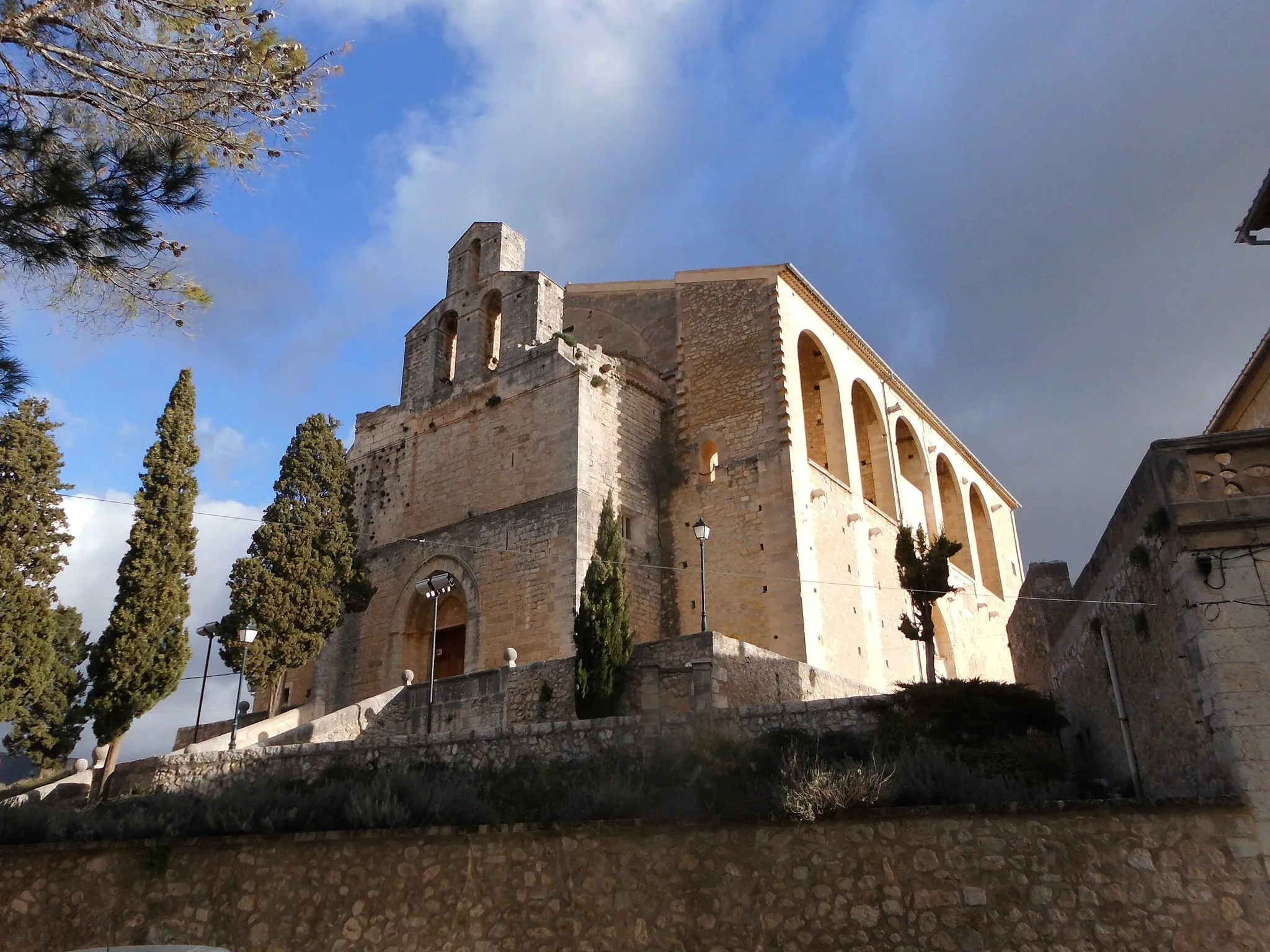 Photo showing: Església parroquial de Sant Llorenç (Selva)