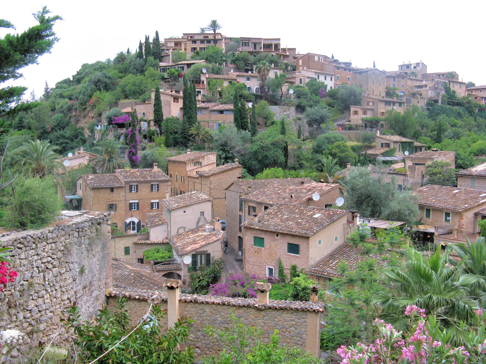 Photo showing: Part of the village of Deia in north west Majorca, Spain.