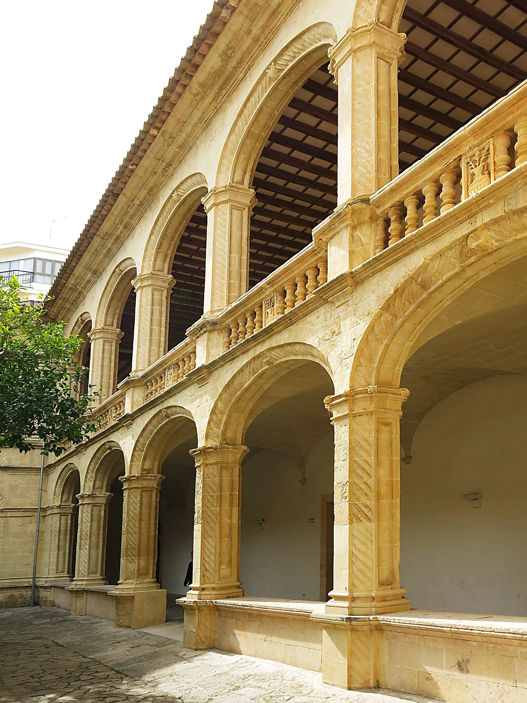 Photo showing: Claustre de Sant Vicenç Ferrer (Manacor), galeria oest