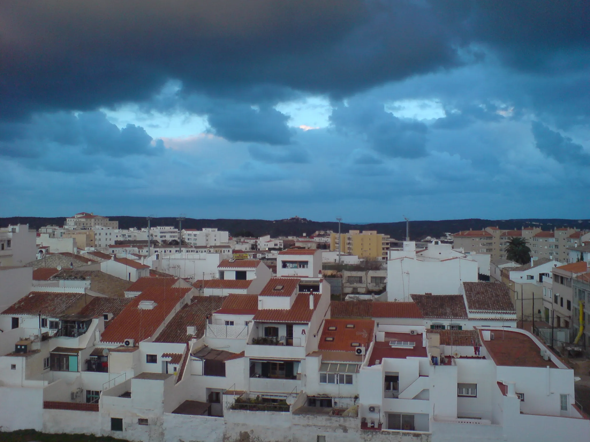Photo showing: 2007-12-28-Mao-Menorca-CIELOS-001