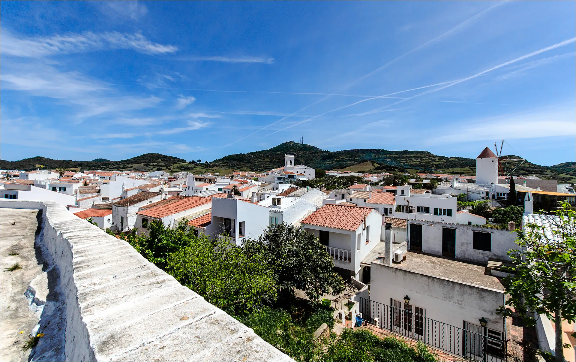 Photo showing: See the description of Es Mercadal—Aljub 001.jpg (File:Es_Mercadal—Aljub_001.jpg).
This is another view from the roof.