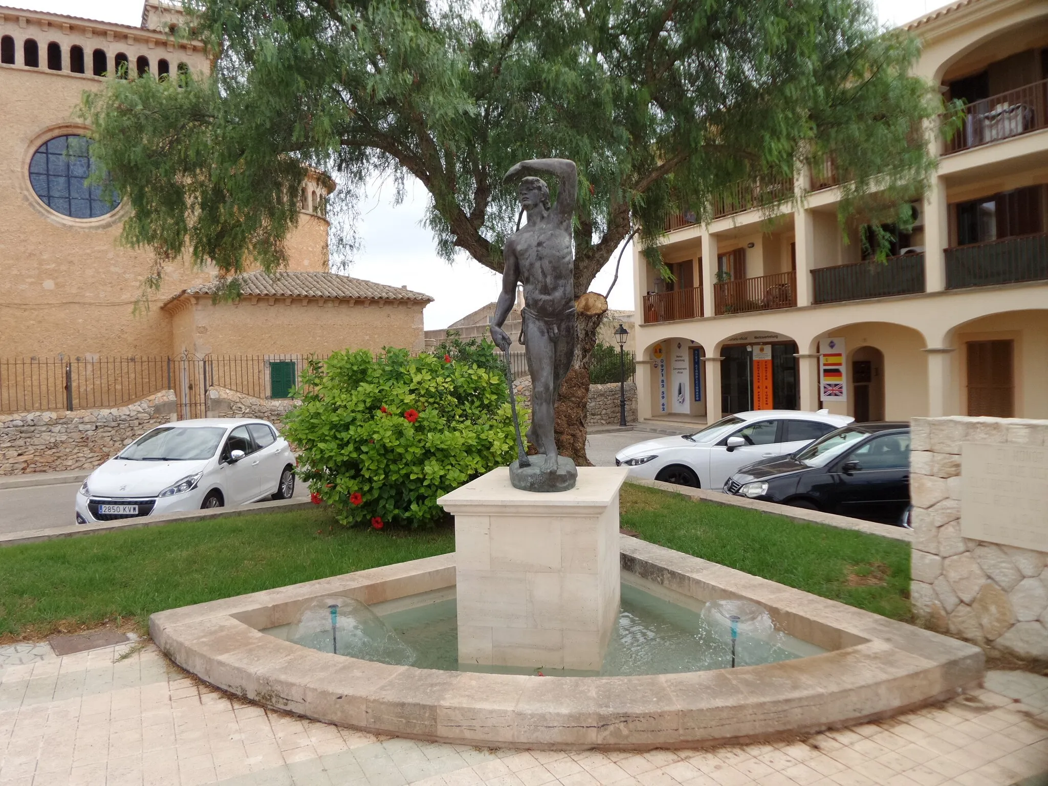 Photo showing: Calonge (Santanyí), Sculpture, Fonet Atalaiant L'Horizont, Jaume Mir