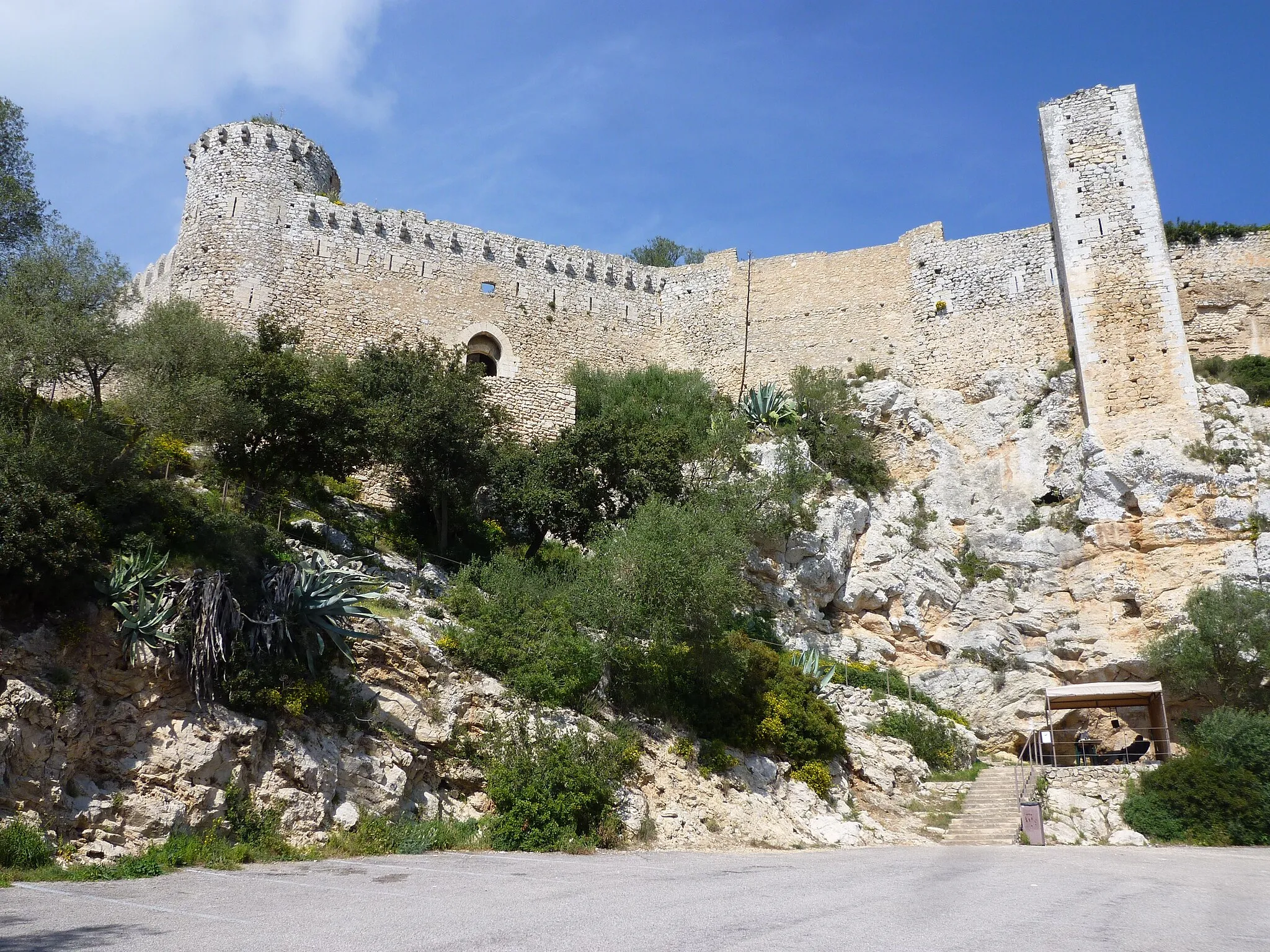 Photo showing: Das Castell de Santueri bei Felanitx befindet sich in Privatbesitz; es ist aber wieder für Besucher gegen Gebühr geöffnet.