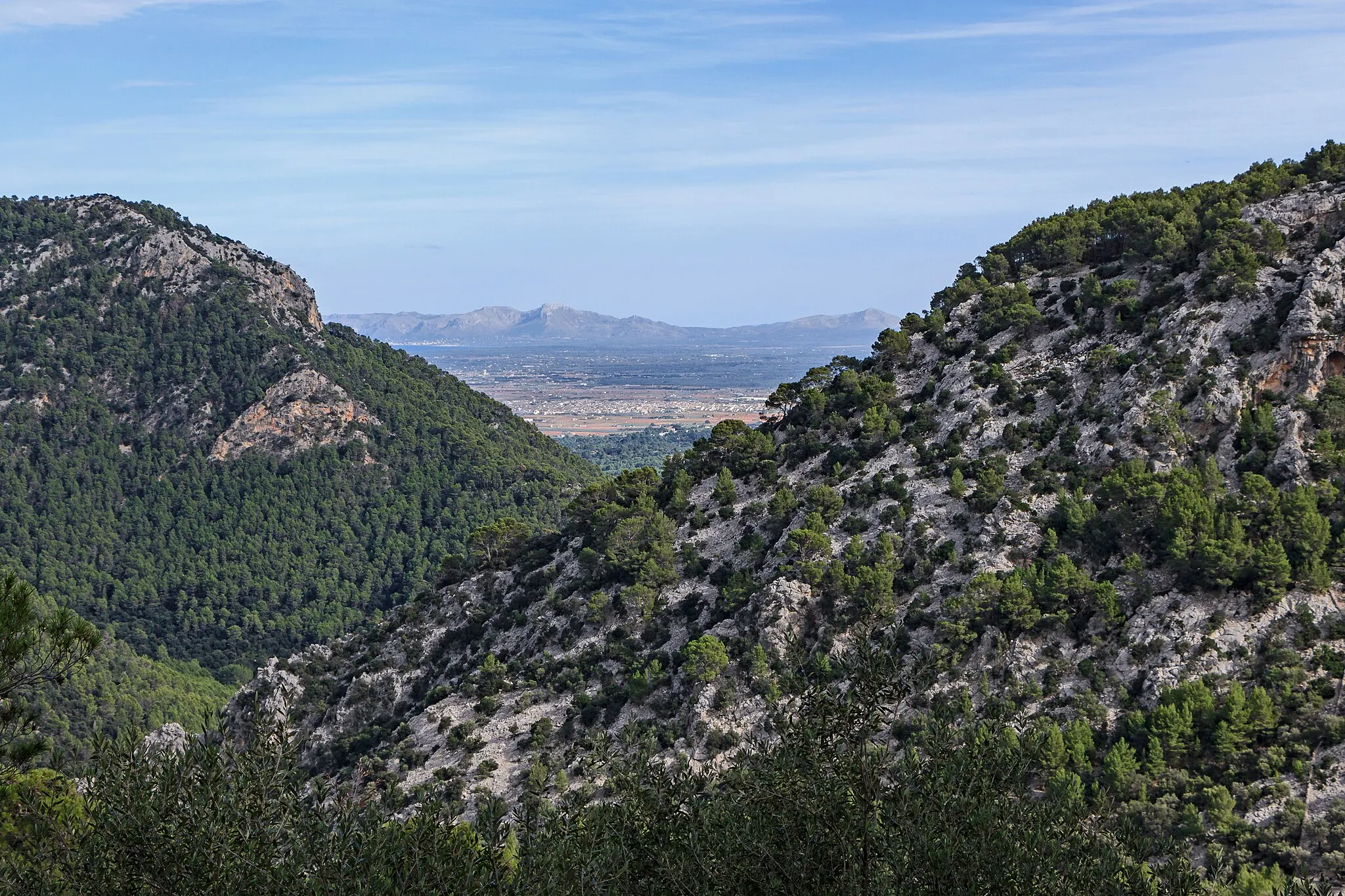 Photo showing: View from the Sierra de Tramuntana near Coll de sa Batalla, Escorca, Majorca, Spain.