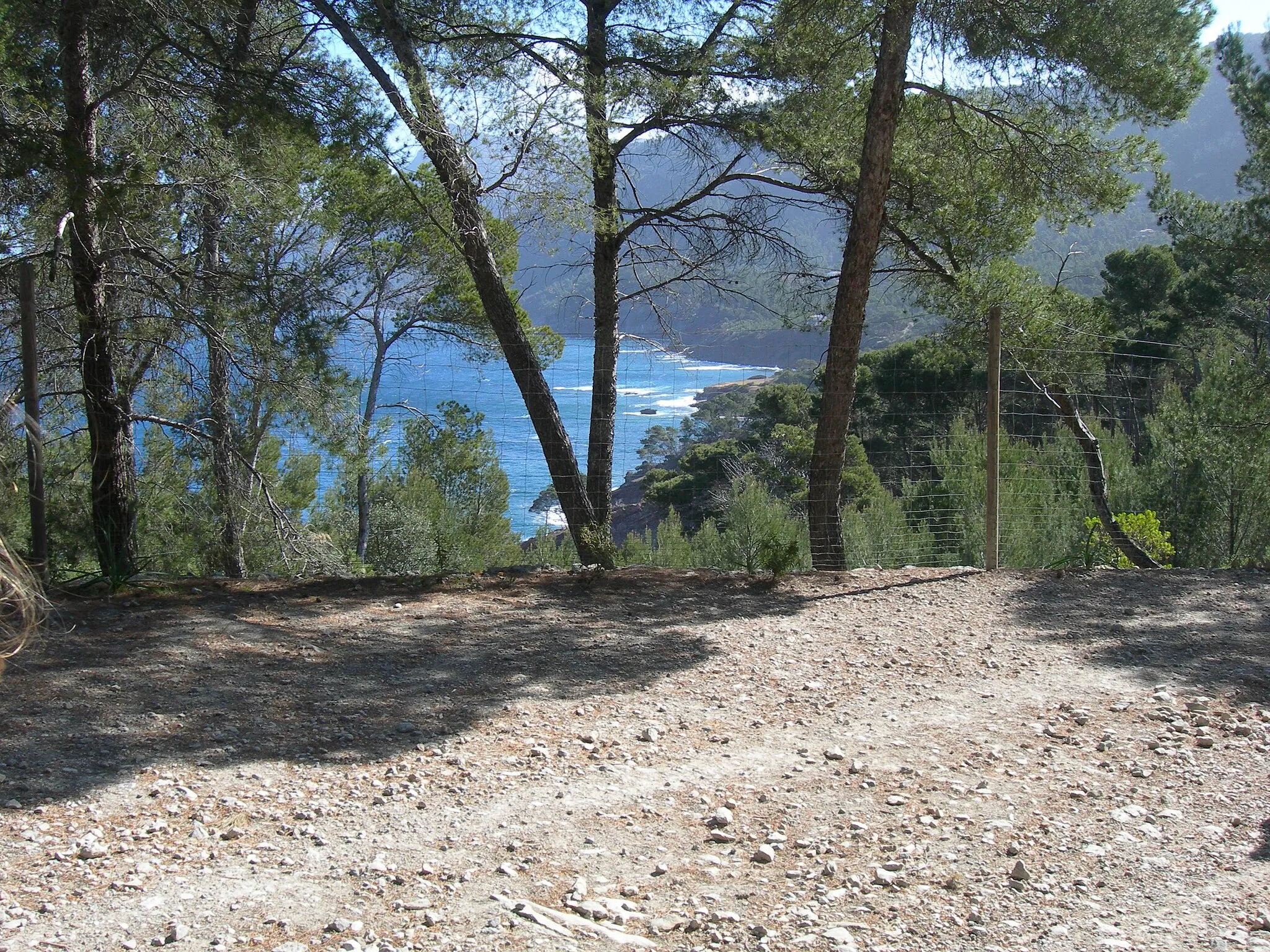 Photo showing: Sa Volta des General con vistas al mar.