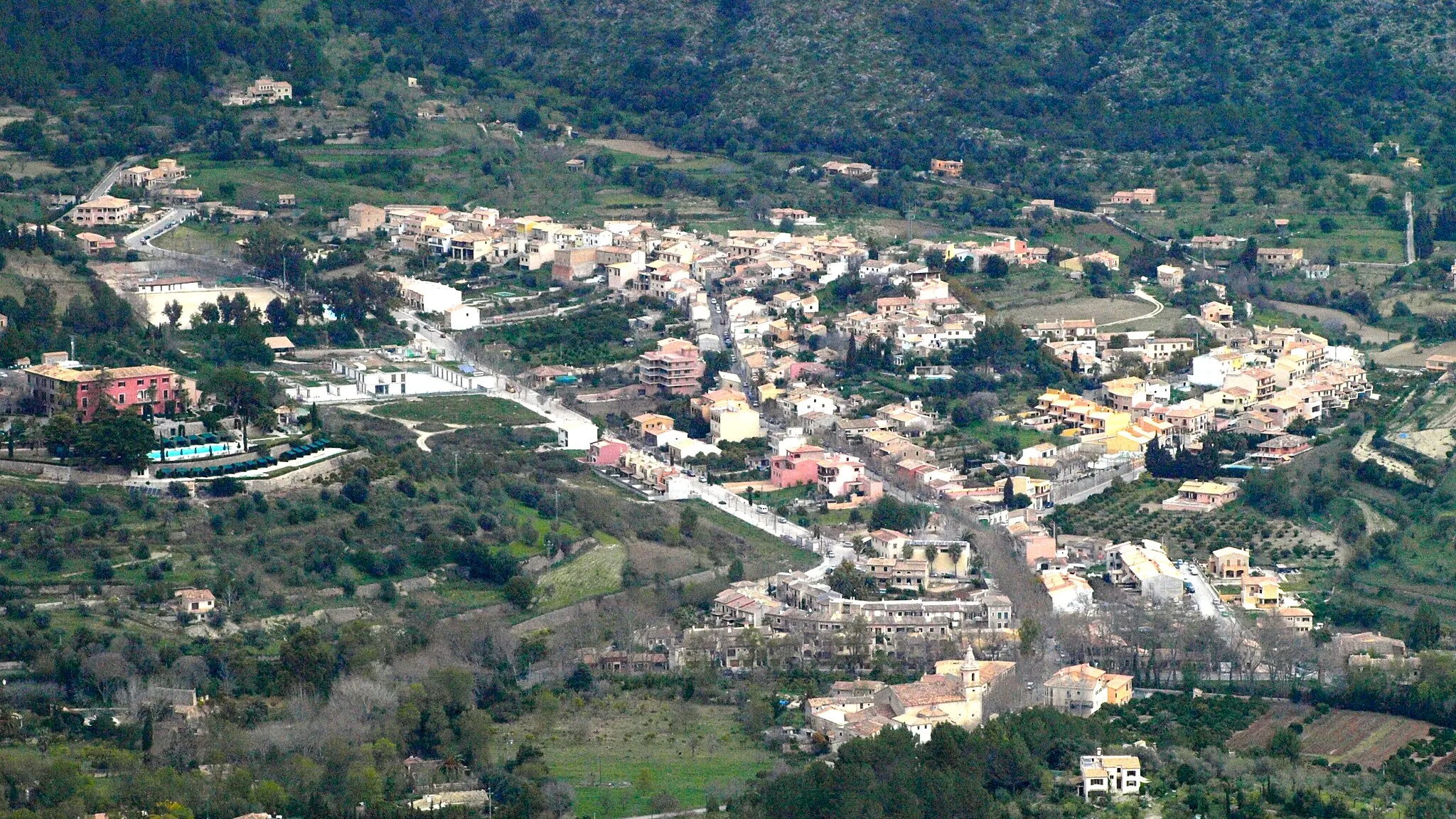 Photo showing: Puigpunyent seen from Na Bauçana hill