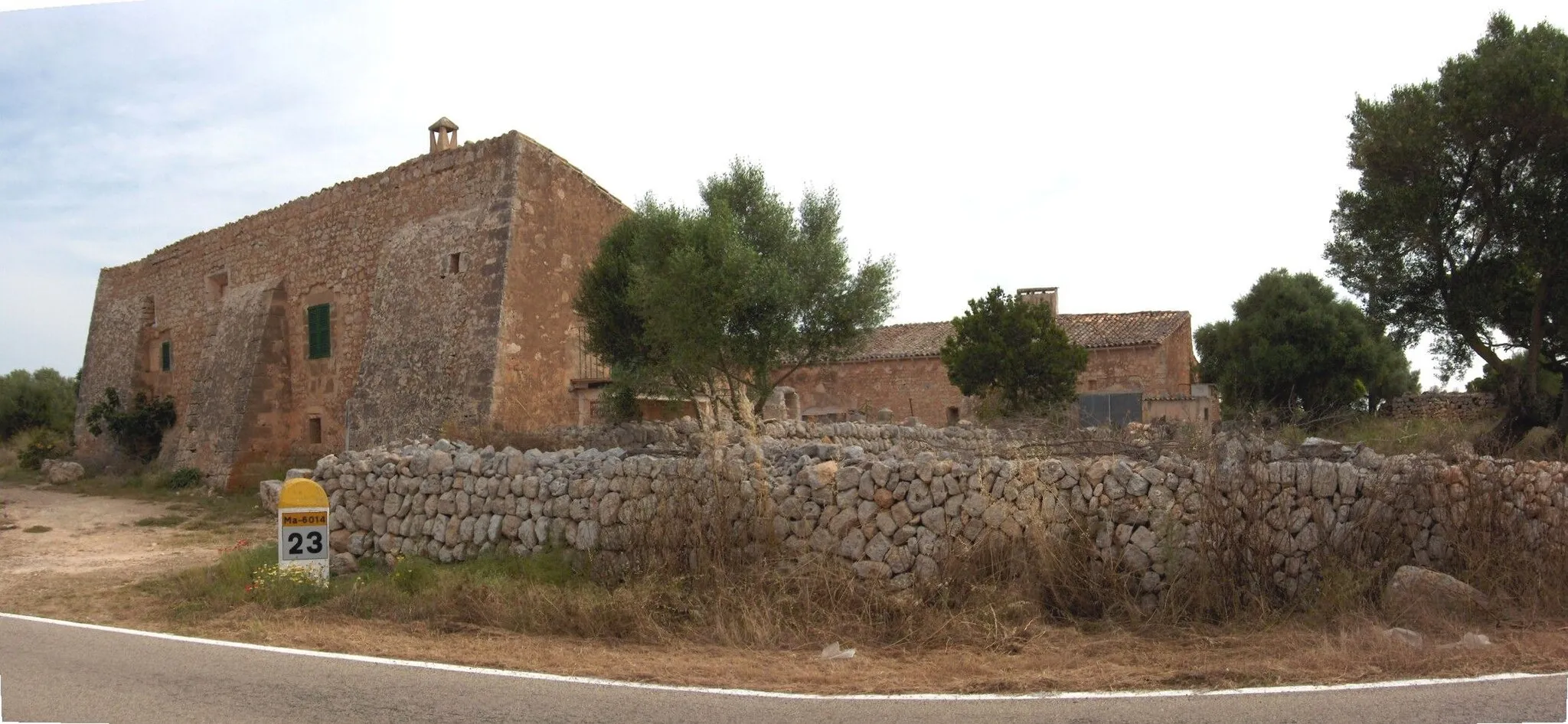 Photo showing: Cases de la possessió de Capocorb Vell, a la marina de Llucmajor, Mallorca.