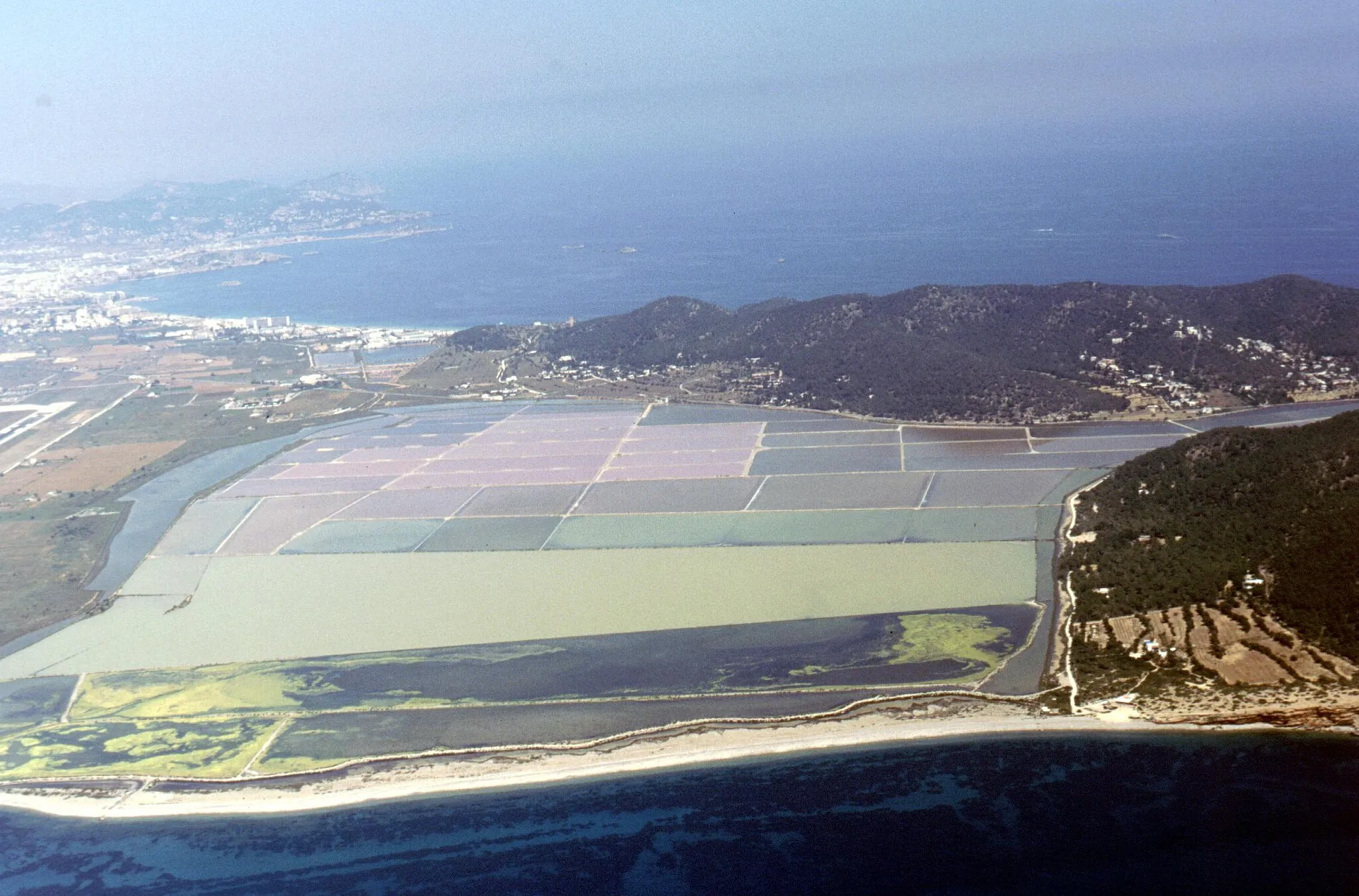 Photo showing: Salines d'Eivissa —  in Eivissa, on Ibiza, the Balearic Islands.
A Natural park of Spain, Ramsar site wetlands, and a Natural Area of Special Scientific Interest.