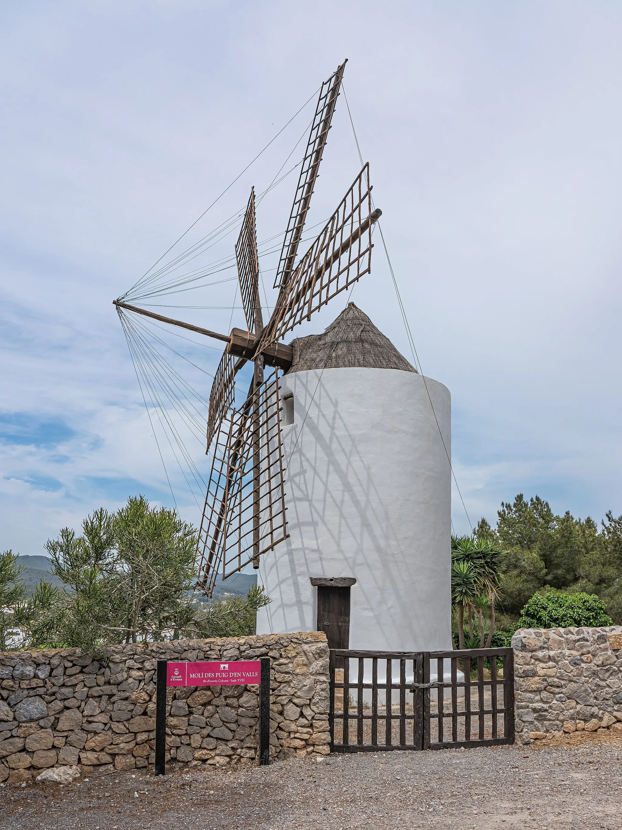 Photo showing: Windmill on Puig d'en Valls in Santa Eulària des Riu, Ibiza, Spain