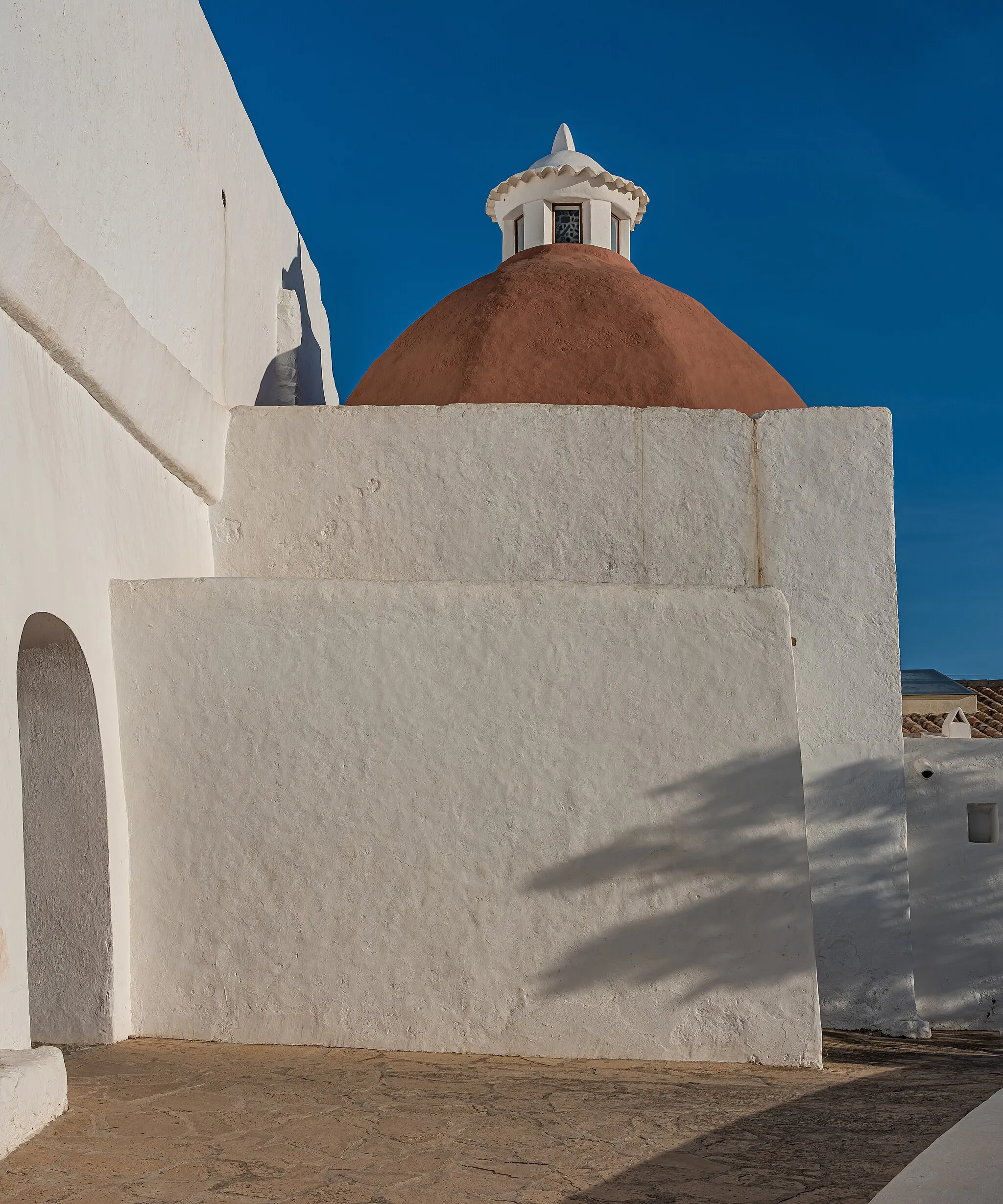 Photo showing: Church hill with church building (Puig de Missa) in Santa Eulària des Riu, Ibiza, Spain