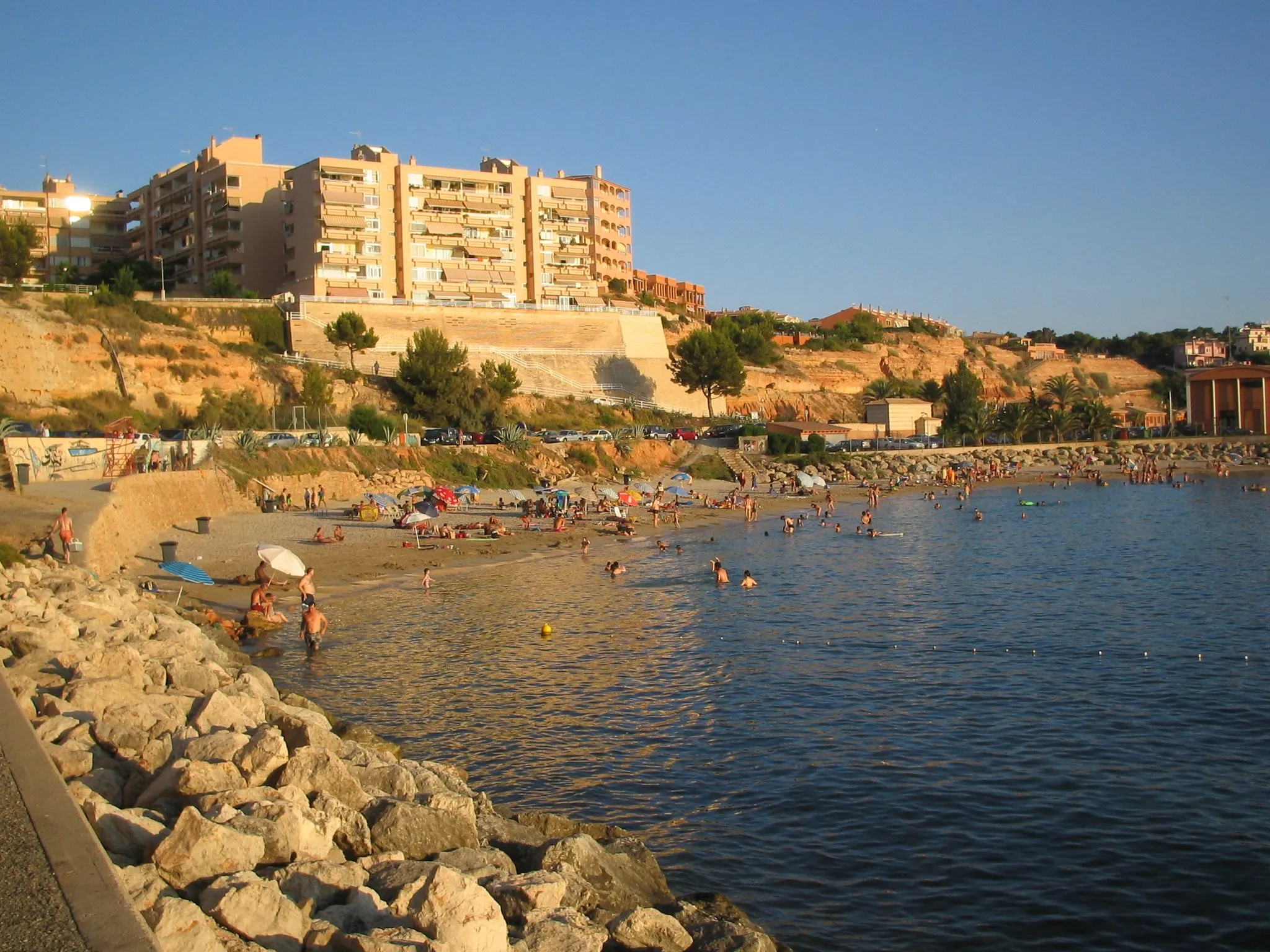 Photo showing: This is a nice and small beach from Calvià, Mallorca.