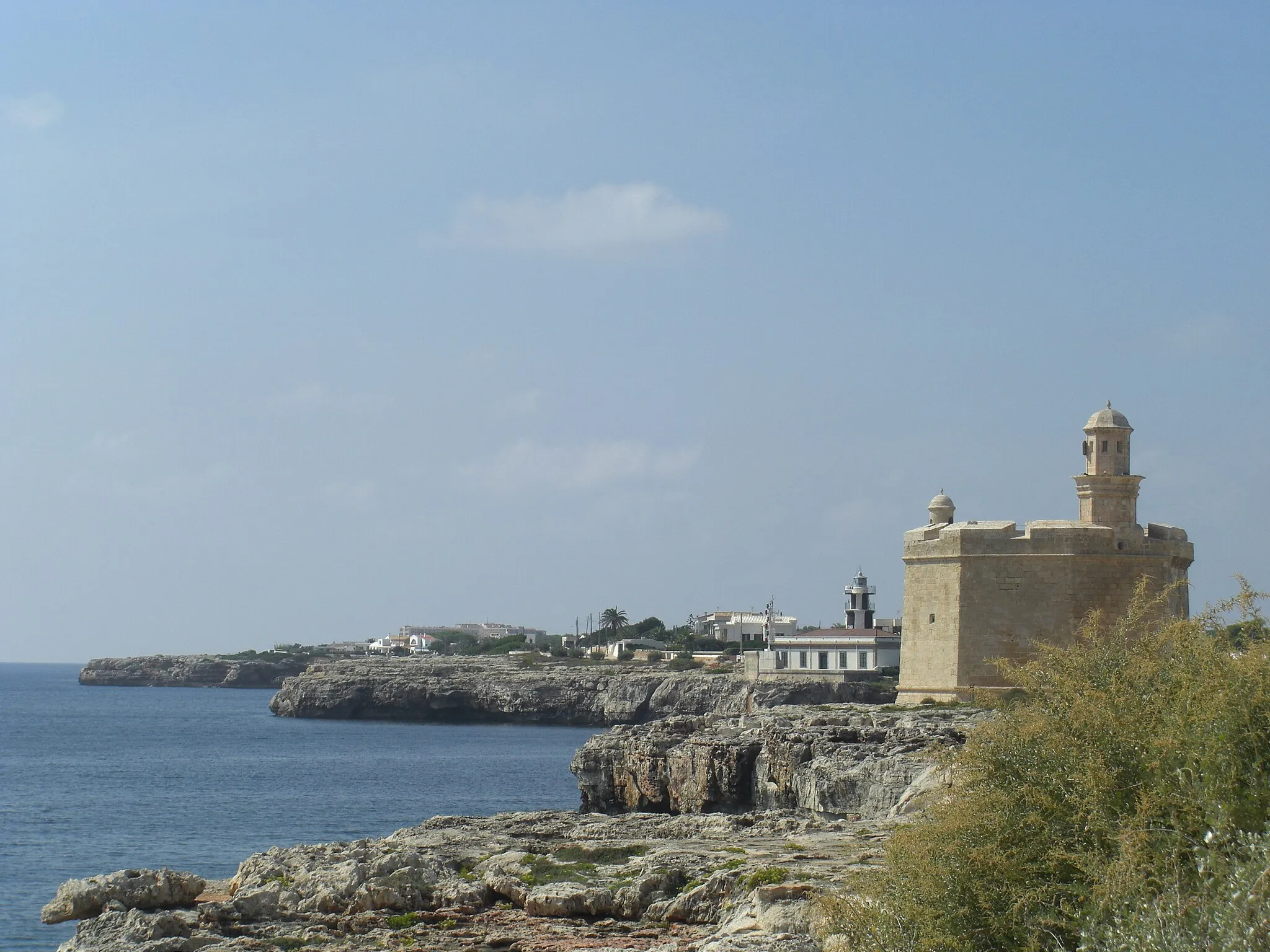 Photo showing: Castell de Sant Nicolau,
construit a finals del s.XVII per defensar el port de ciutadella.

codi: RI-51-0008547