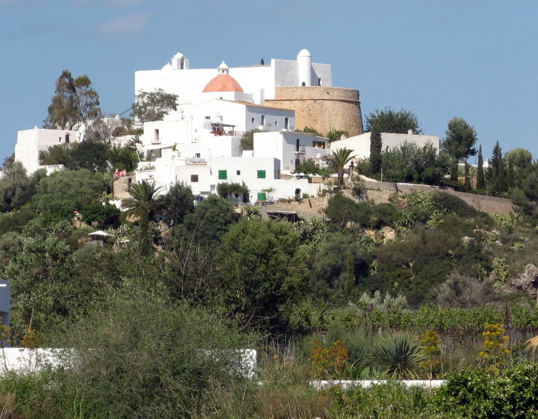 Photo showing: Puig de Missa.  Former mosque, now a church above Santa Eularia.