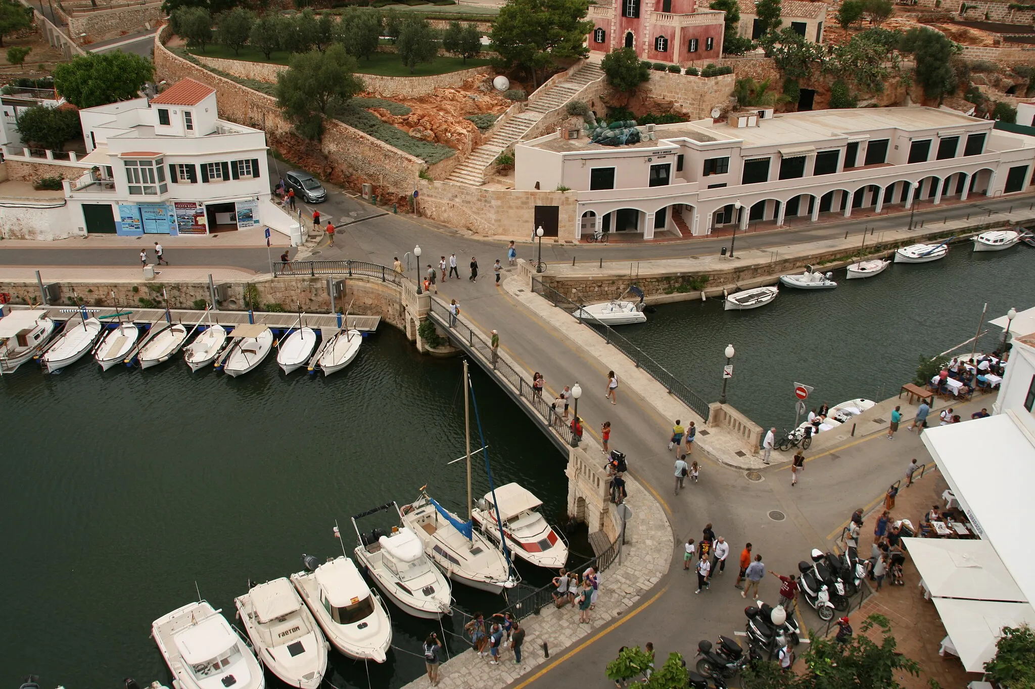 Photo showing: Puente sobre el puerto de Ciutadella de Menorca (carrer Costa Quintana)
