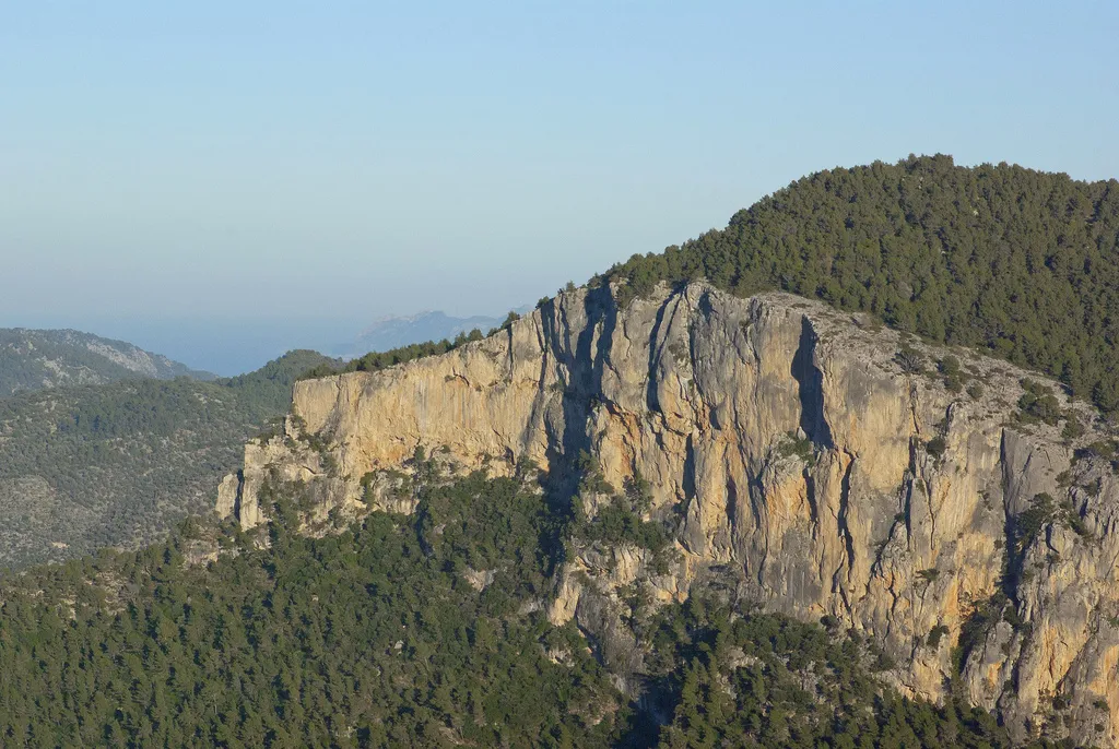 Photo showing: Puig d'Alcadena. Foto feta des de Lloseta.