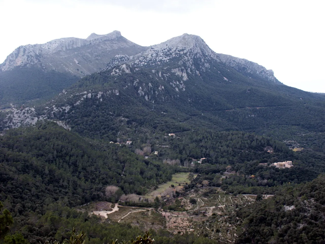 Photo showing: El Massanella i en Galileu. Escorca. Mallorca.