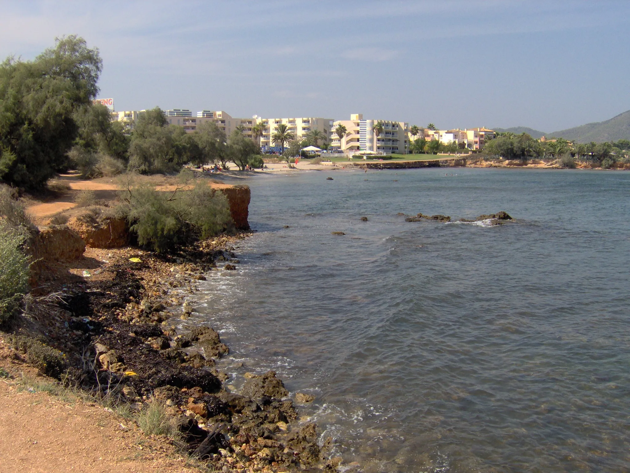 Photo showing: Strand zwischen Cala Bona und Port Nou im August 2006