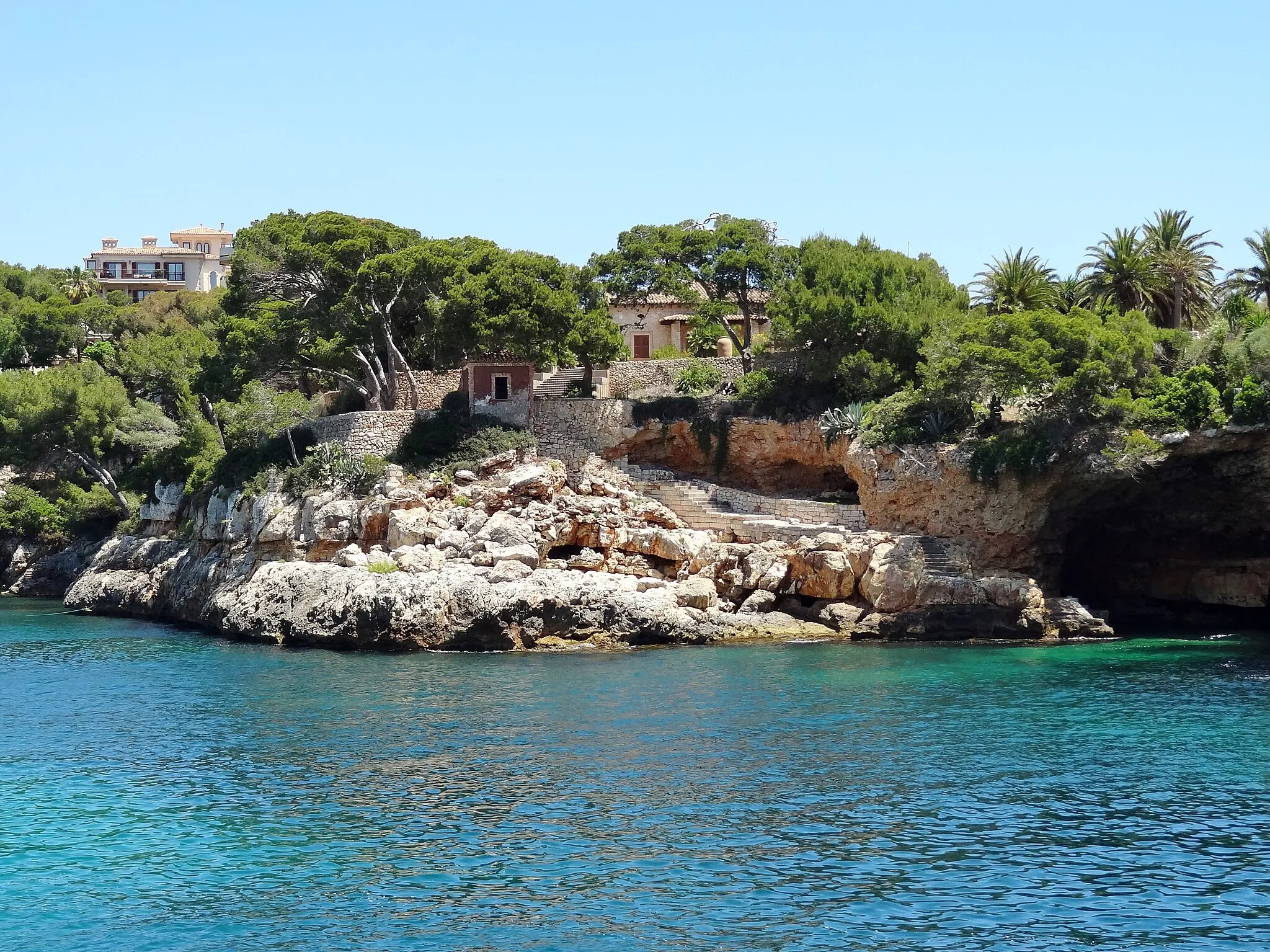 Photo showing: Ostufer der Cala Manacor, der Bucht von Porto Cristo in der Gemeinde Manacor, Mallorca, Spanien