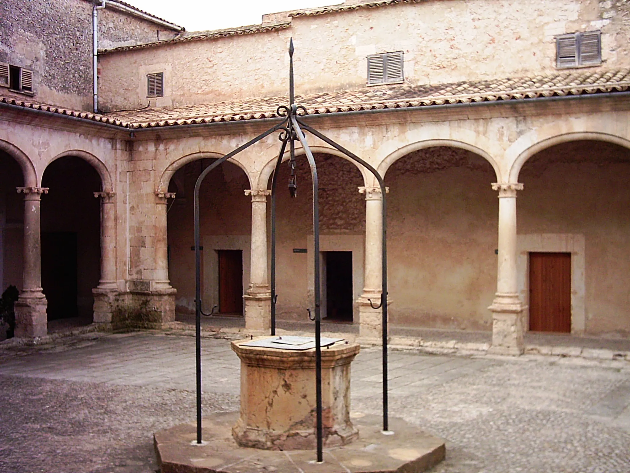 Photo showing: Clàustre de Sant Francesc de Sineu