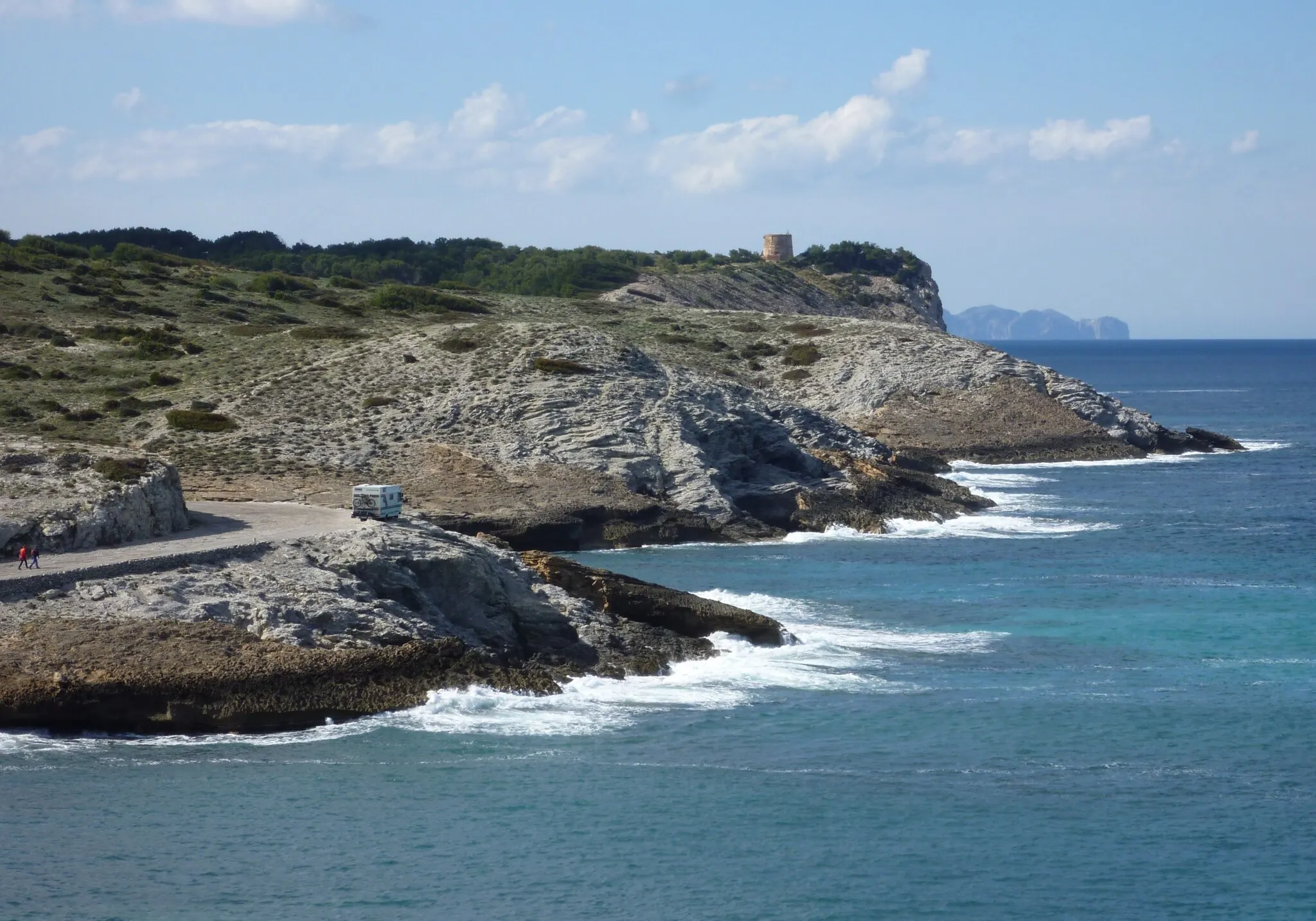 Photo showing: Blick über die Küste von Mallorca; Cala Estreta in Richtung Torre des Matzoc (Nordostküste)