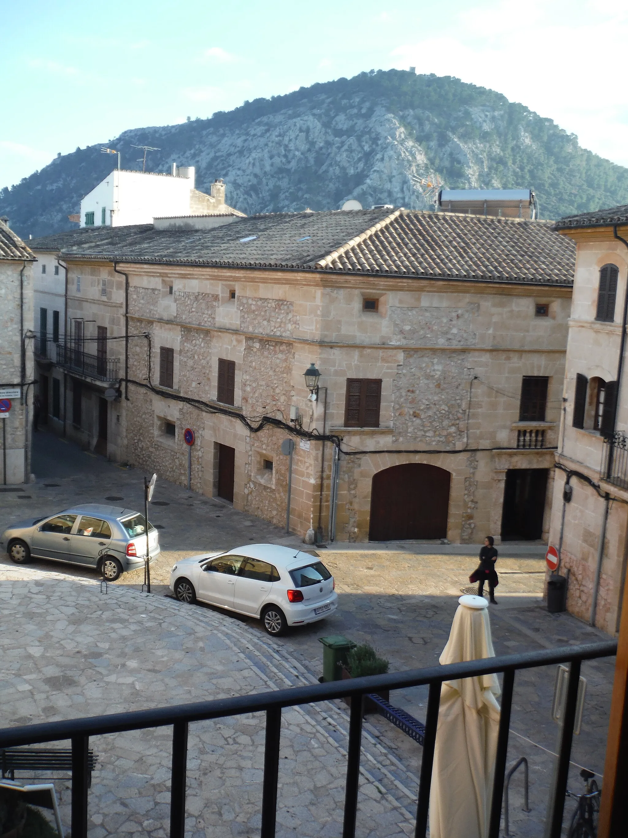 Photo showing: Placa de Sant Jordi, Pollenca, Mallorca