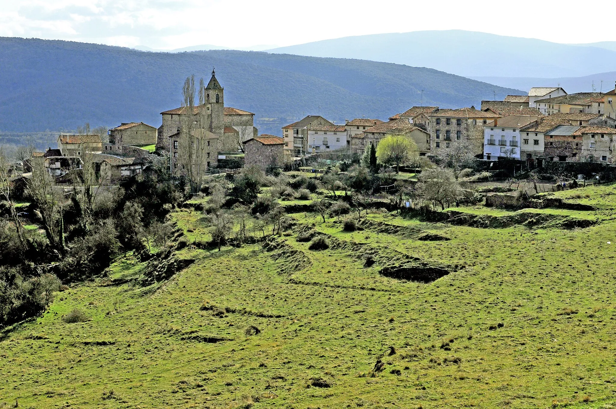 Photo showing: The village and its surroundings. Almarza de Cameros, La Rioja, Spain