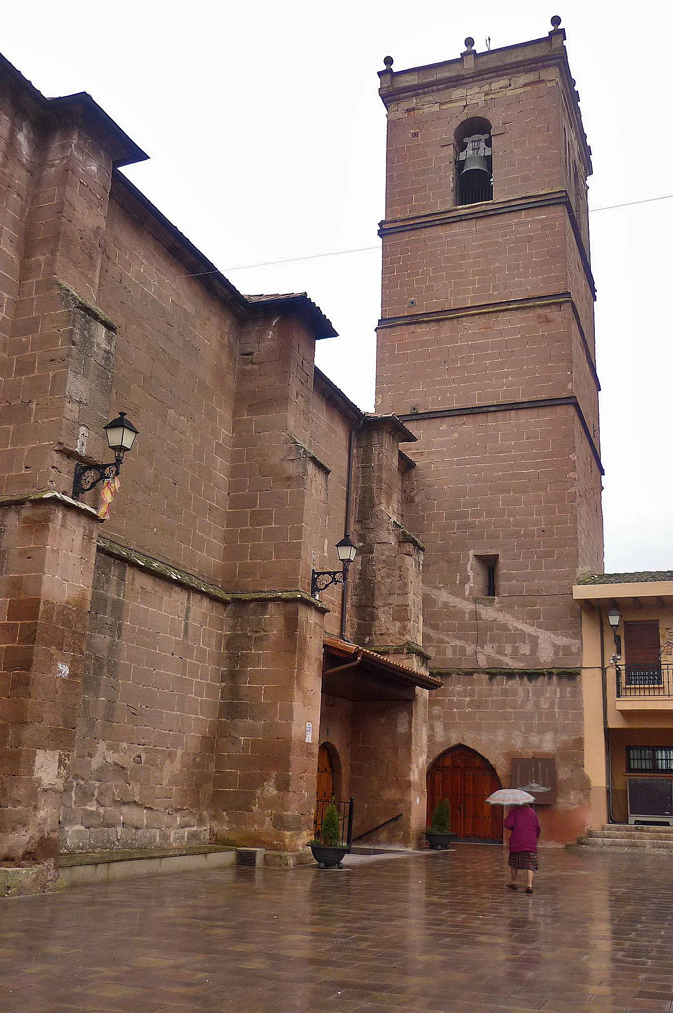 Photo showing: Exterior de la iglesia parroquial de Arenzana de Abajo (La Rioja, España)