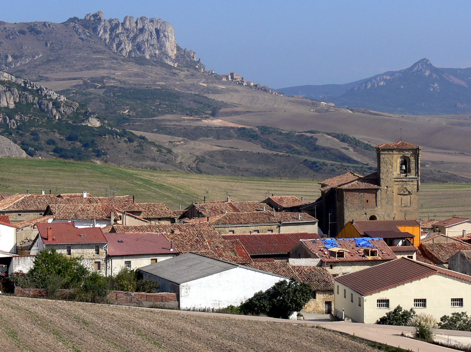 Photo showing: Vista general de Foncea, La Rioja - España.