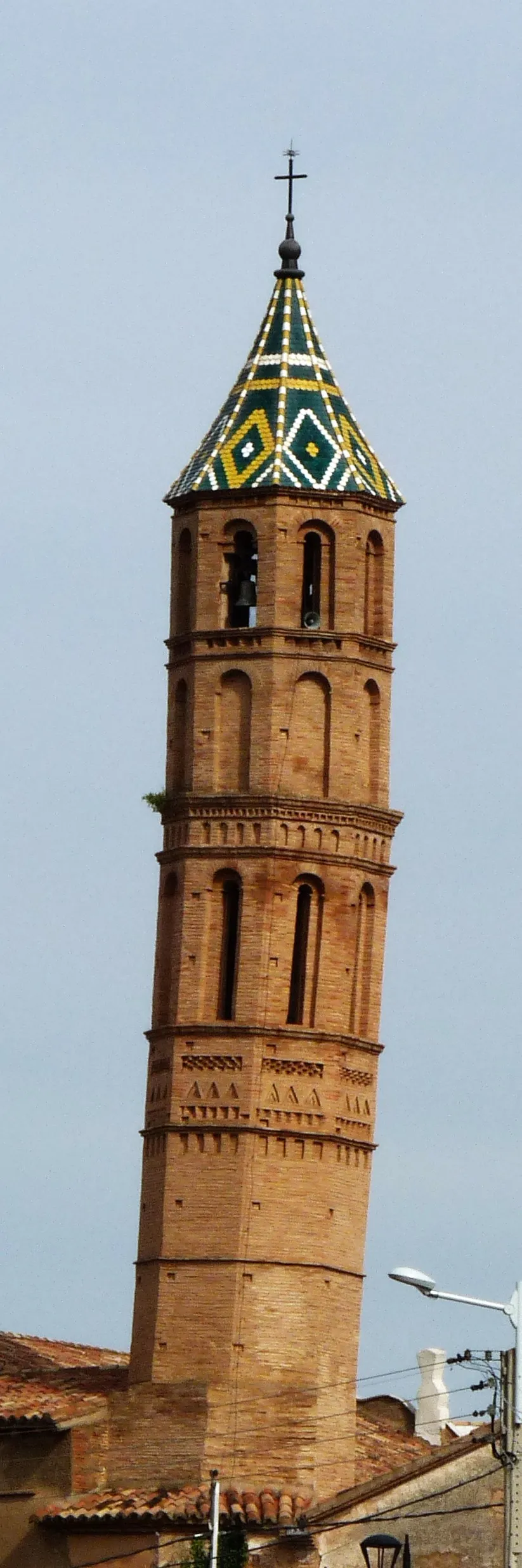 Photo showing: Torrellas - Iglesia de San Martín de Tours - Torre, cuerpo inferior cuadrado, cuatro cuerpos superiores octogonales - Tres cuerpos inferiores del s. XVI, dos cuerpos superiores barrocos - Decorado mudéjar